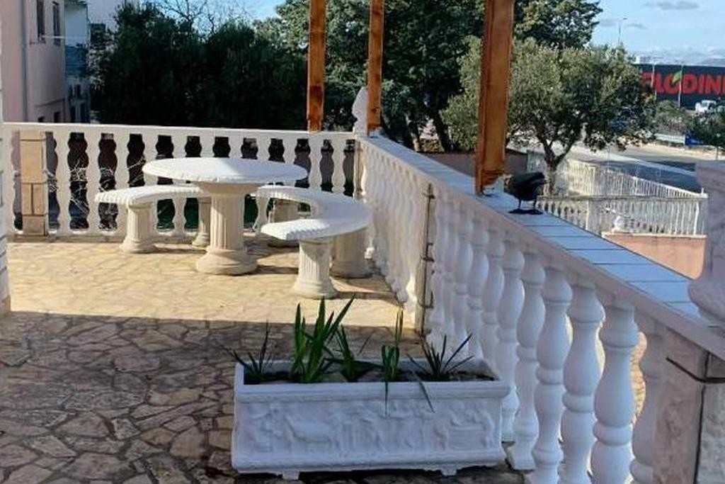 2-Zimmer-Ferienwohnung mit Terrasse Pirovac, Sibenik A-25316-b