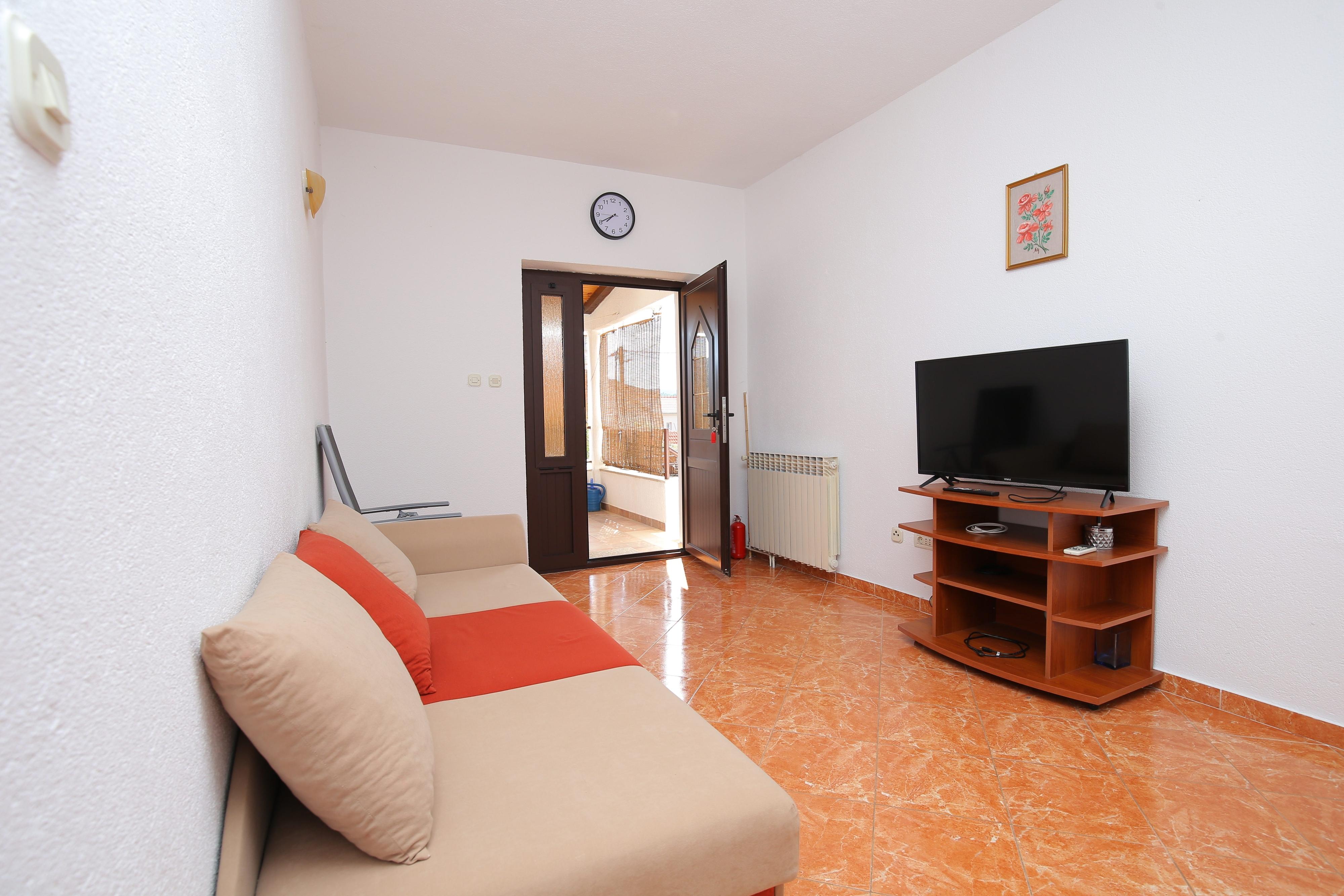 1-Zimmer-Ferienwohnung mit Terrasse Vrsine, Trogir A-25327-a