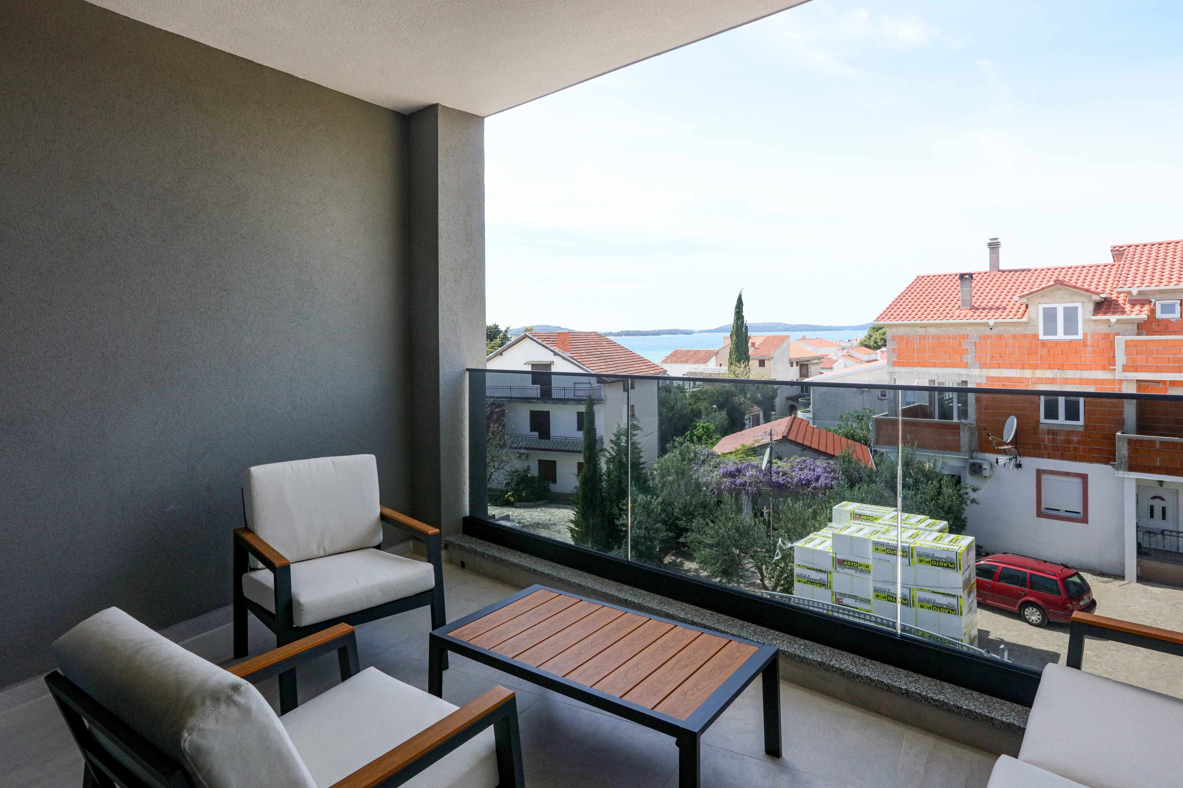 2-Zimmer-Ferienwohnung mit Balkon und Meerblick Zaboric, Sibenik A-253