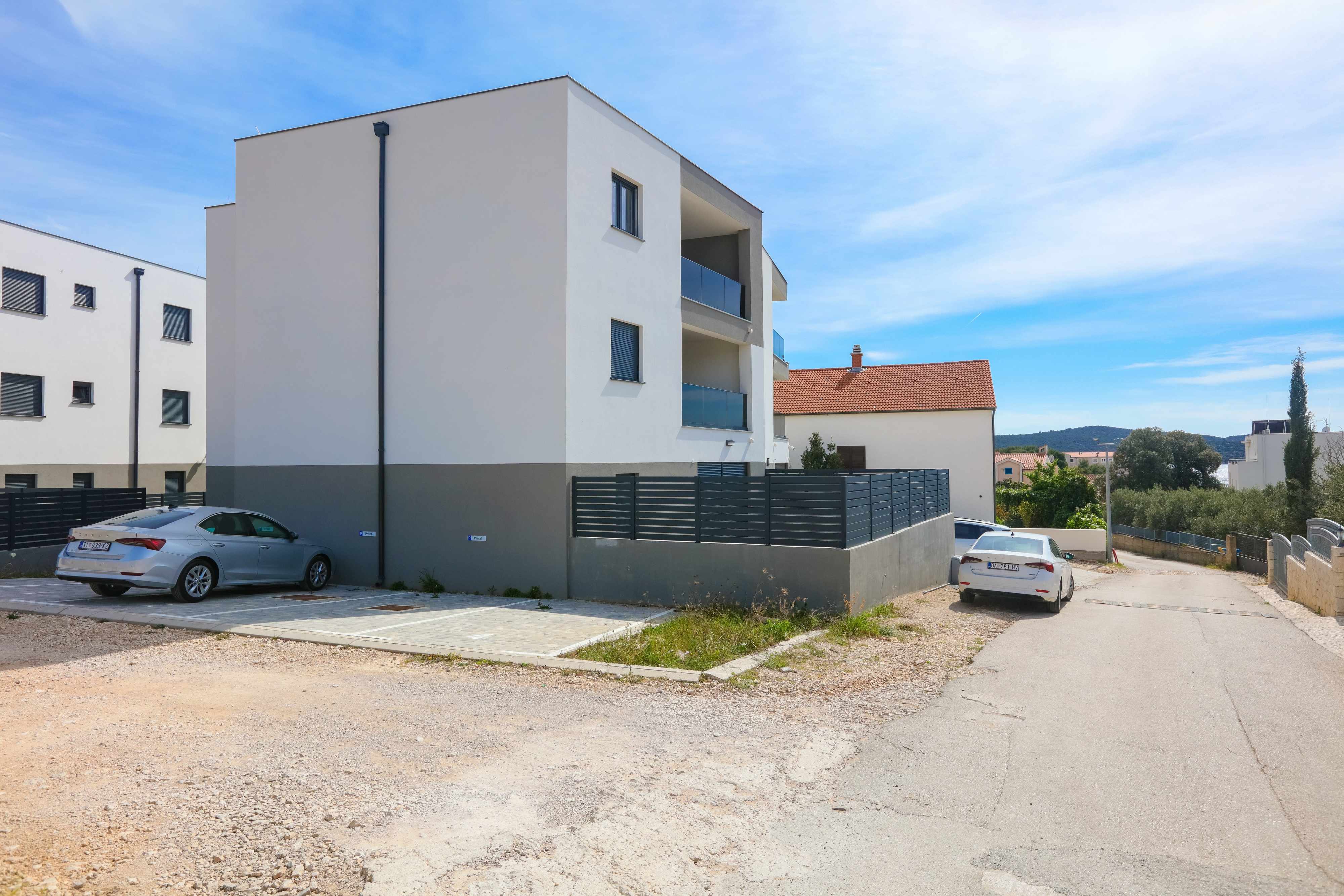 2-Zimmer-Ferienwohnung mit Balkon und Meerblick Zaboric, Sibenik A-253