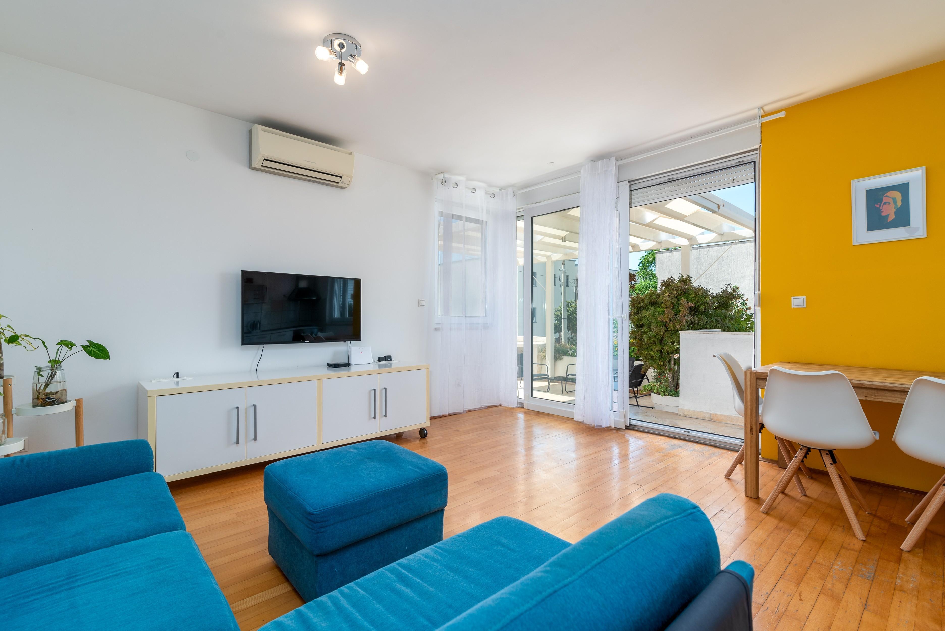 2-Zimmer-Ferienwohnung mit Terrasse Trogir A-25406-a