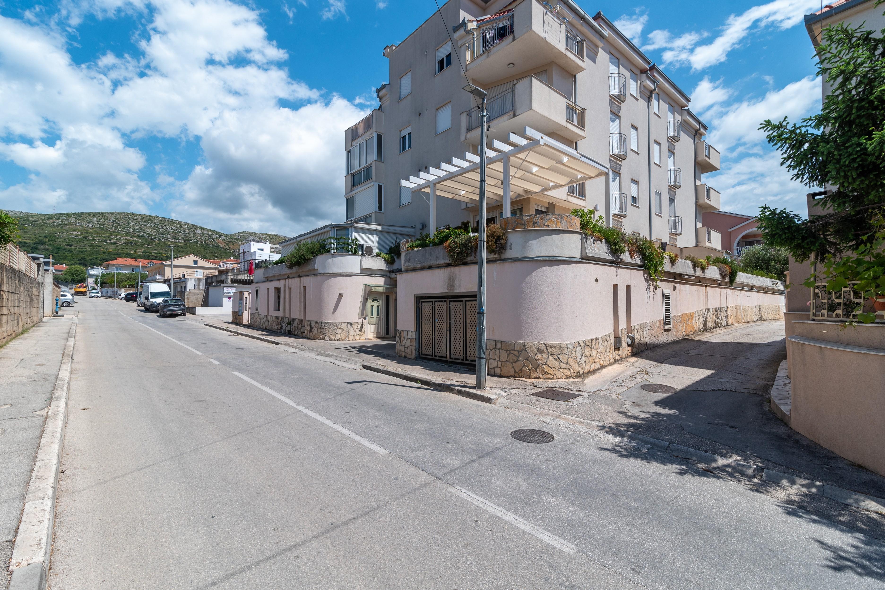2-Zimmer-Ferienwohnung mit Terrasse Trogir A-25406-a