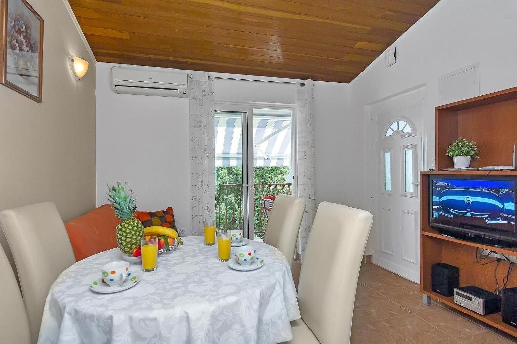 1-Zimmer-Ferienwohnung mit Balkon Makarska A-25240-a