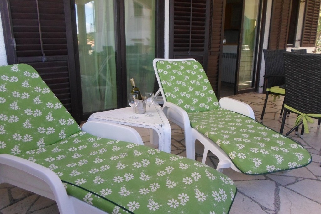 2-Zimmer-Ferienwohnung mit Terrasse und Meerblick Jezera, Murter A-254