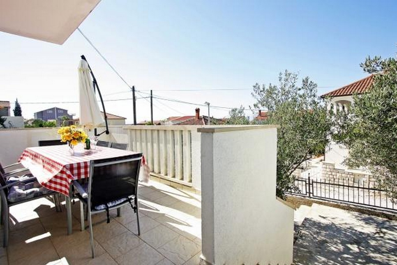 4-Zimmer-Ferienwohnung mit Terrasse Supetar, Brac A-22504-a