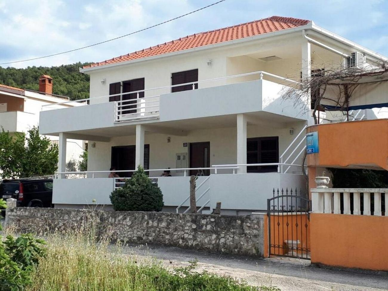 Komfortables Haus mit Terrasse und Meerblick Slatine, Ciovo K-22643