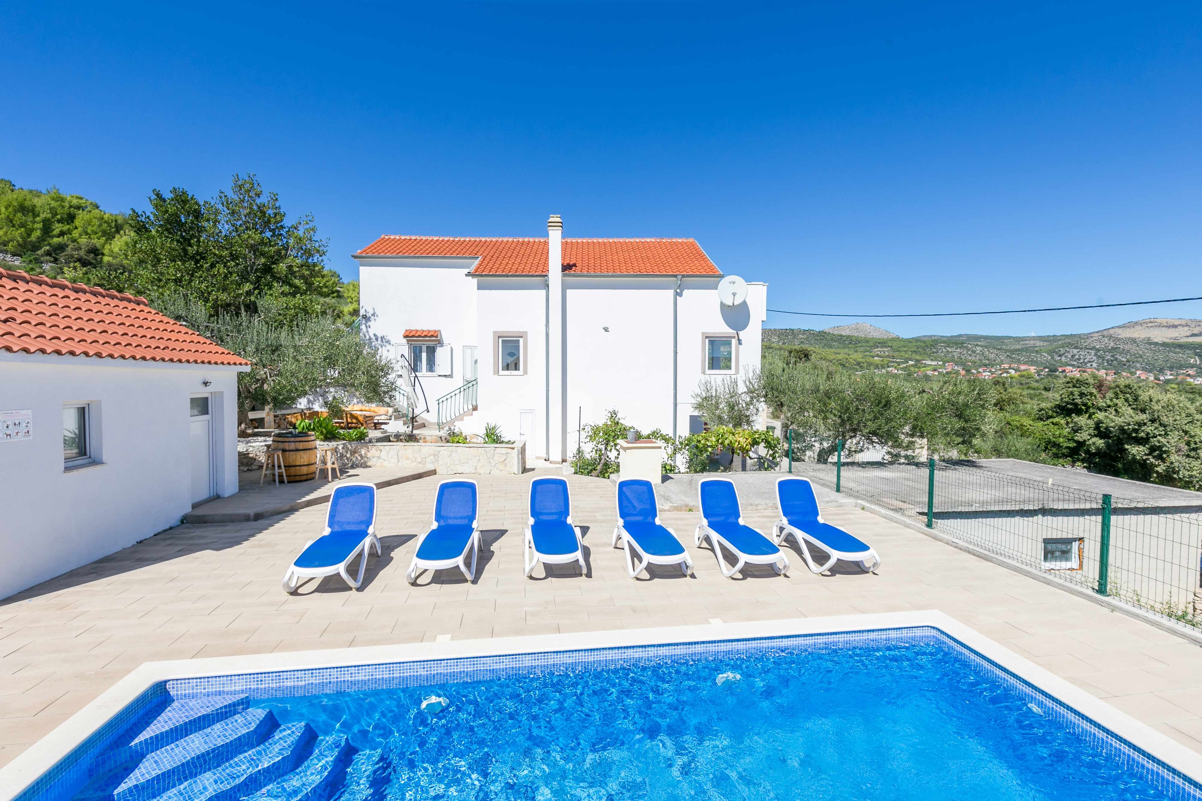 2-Zimmer-Haus mit Terrasse Pozorac, Trogir K-22648