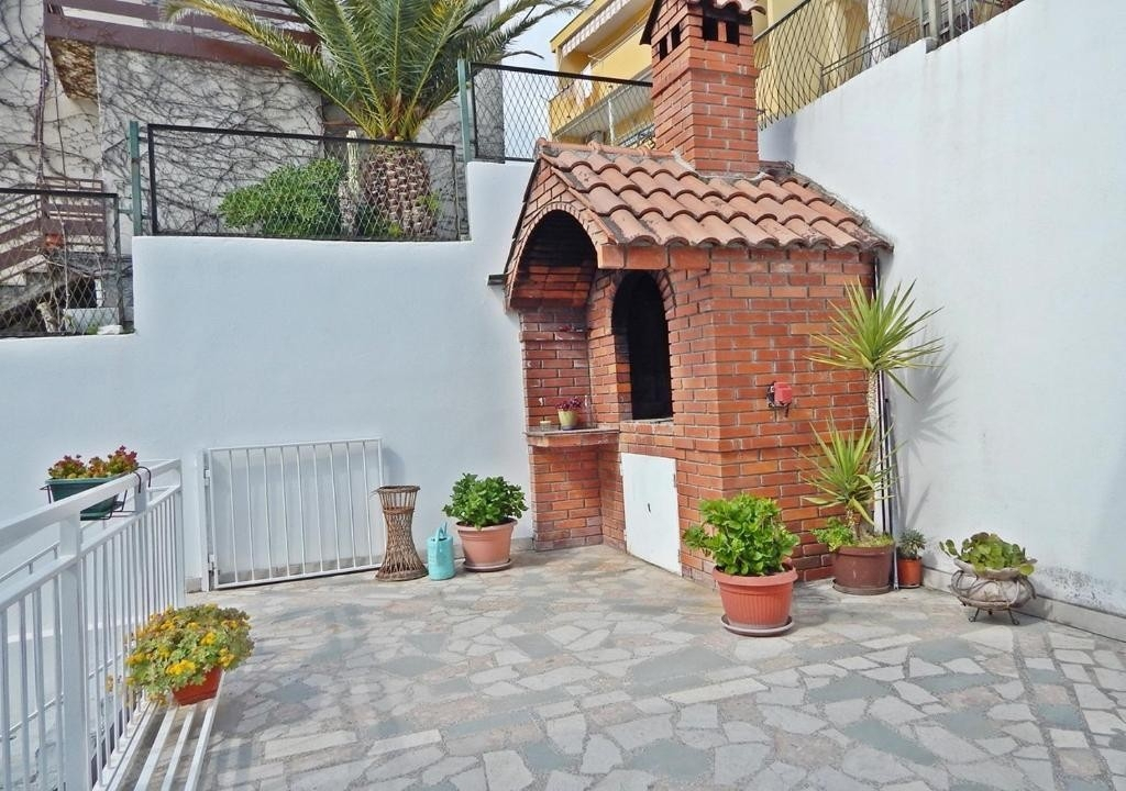 2-Zimmer-Ferienwohnung mit Balkon und Meerblick Podstrana, Split A-227