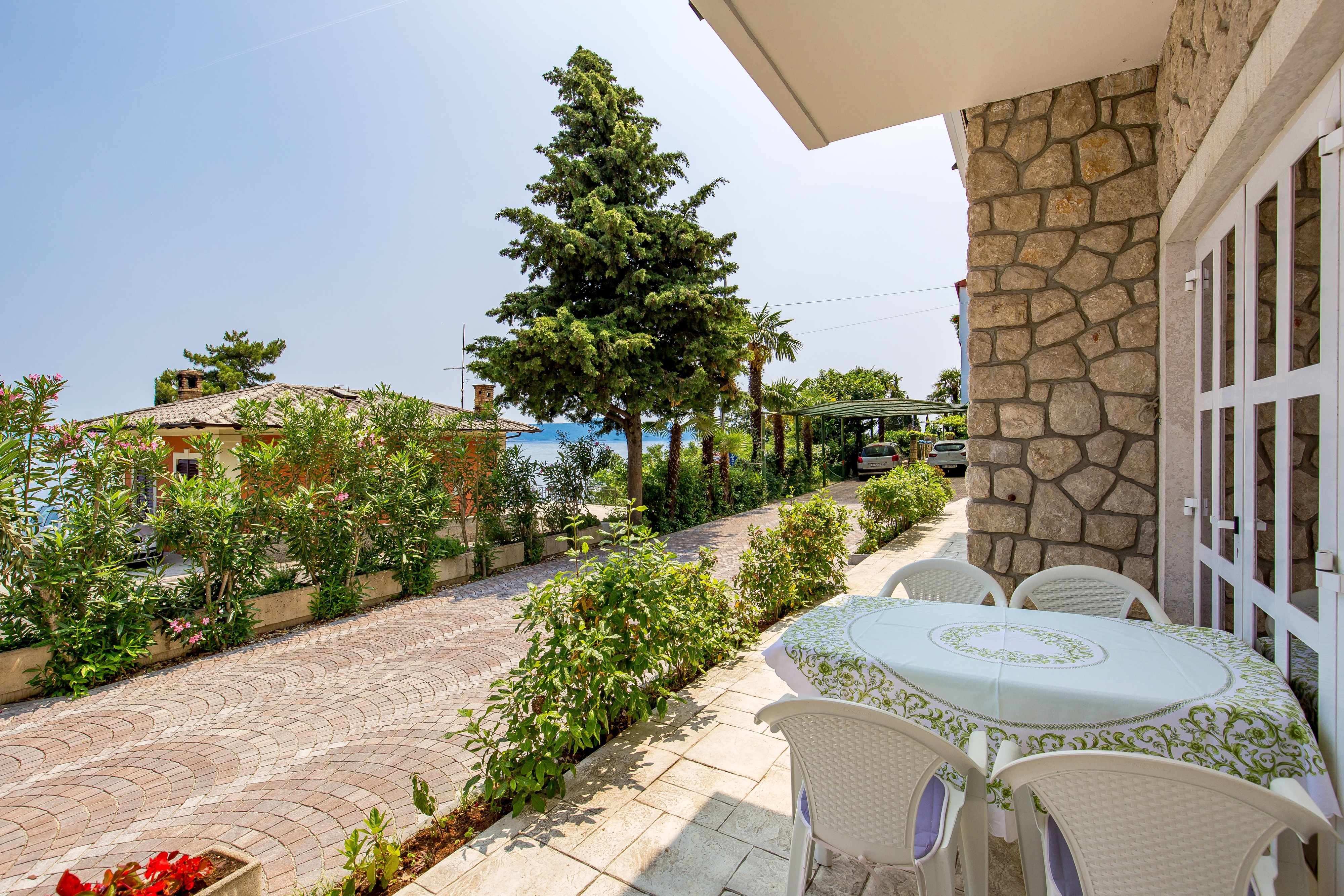 1-Zimmer-Ferienwohnung mit Terrasse und Meerblick Moscenicka Draga, Op