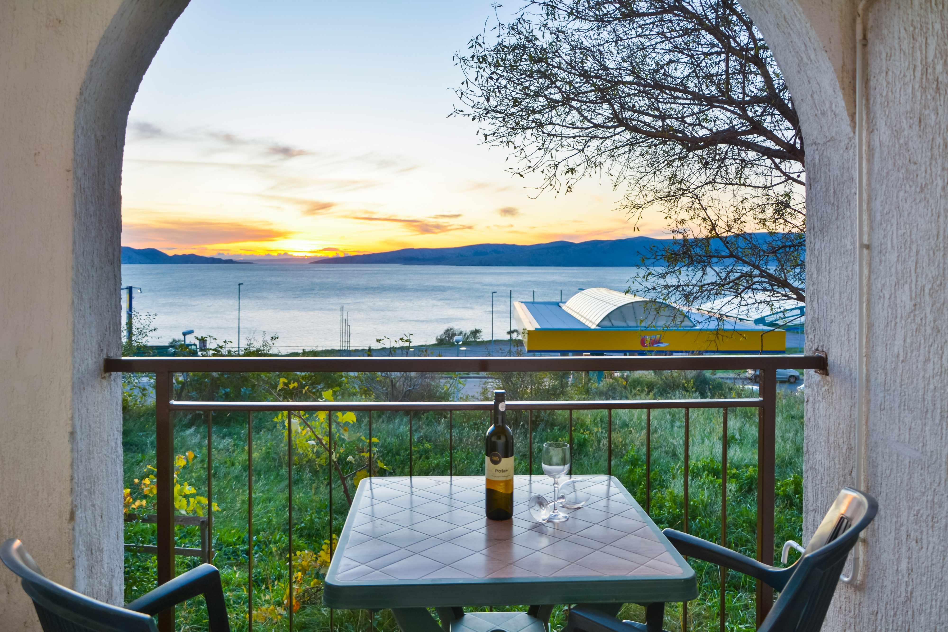 2-Zimmer-Ferienwohnung mit Terrasse und Meerblick Senj A-11520-a