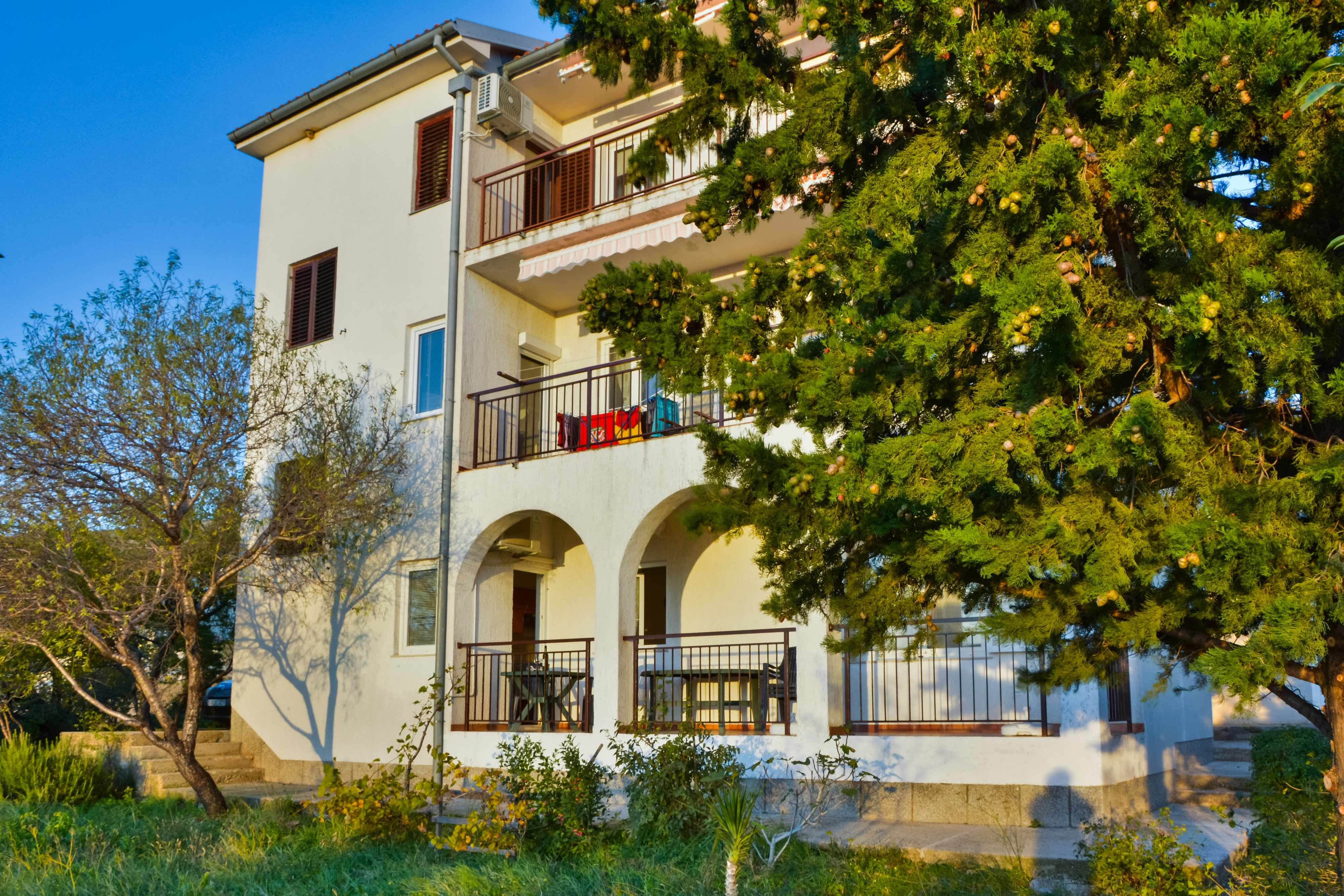 2-Zimmer-Ferienwohnung mit Terrasse und Meerblick Senj A-11520-a