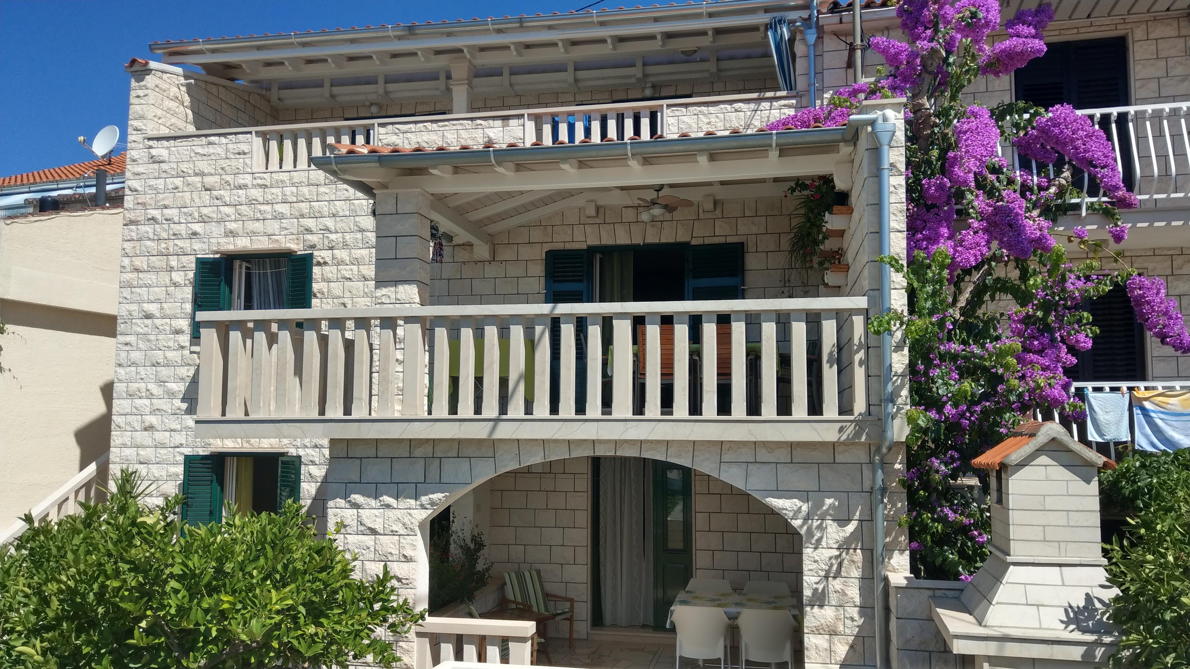 3-Zimmer-Ferienwohnung mit Terrasse und Meerblick Bol, Brac A-13121-b