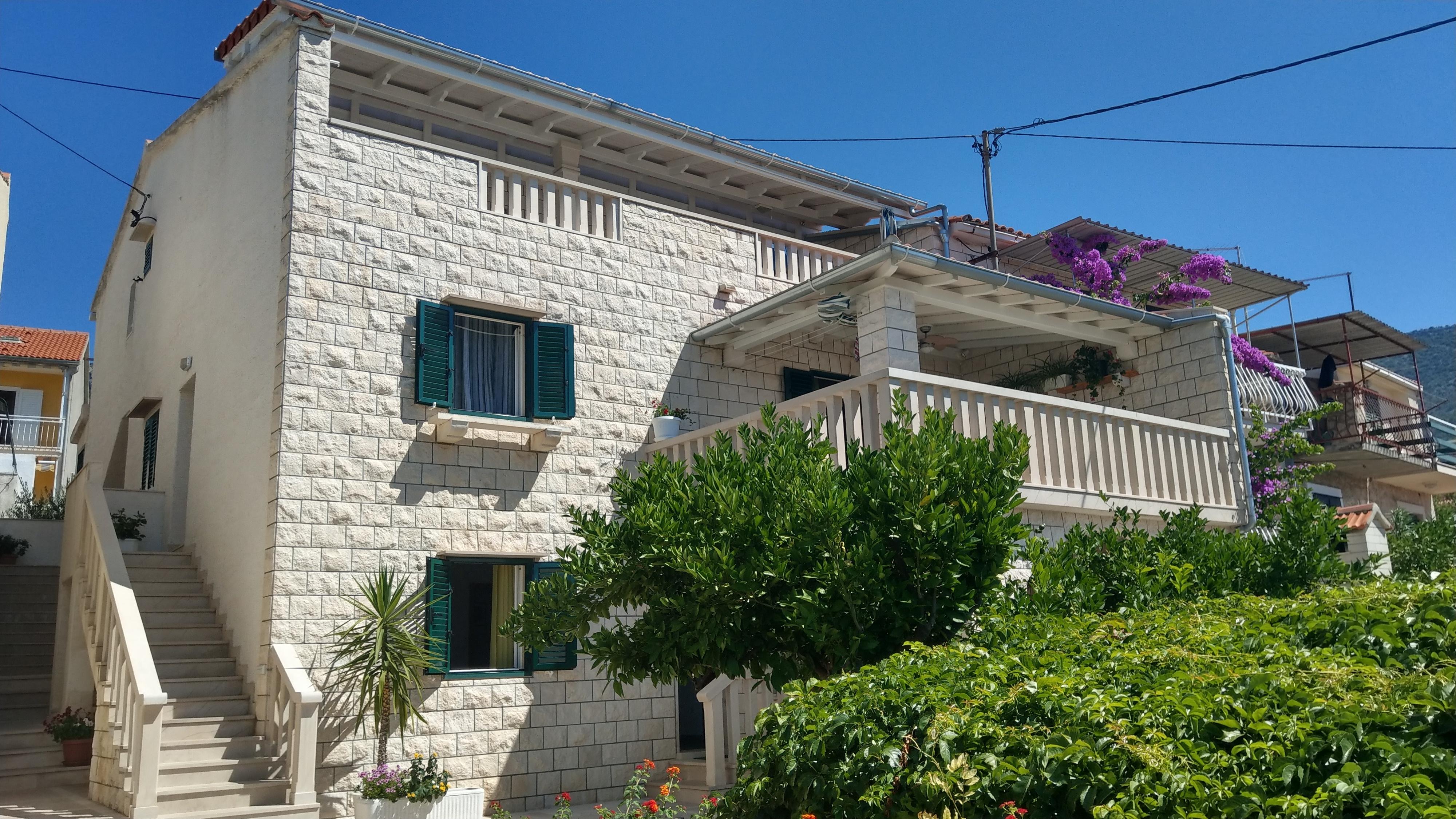 3-Zimmer-Ferienwohnung mit Terrasse und Meerblick Bol, Brac A-13121-b
