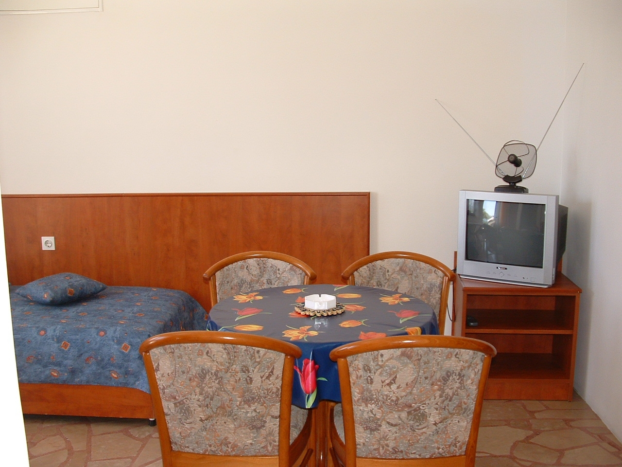 2-Zimmer-Ferienwohnung mit Klima Lokva Rogoznica (Omis) A-14853-a