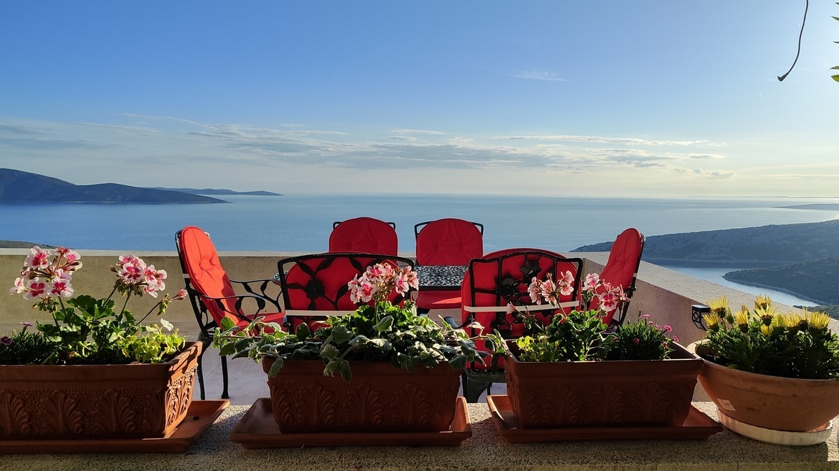 3-Zimmer-Haus mit Terrasse und Meerblick Ustrine, Cres K-22967