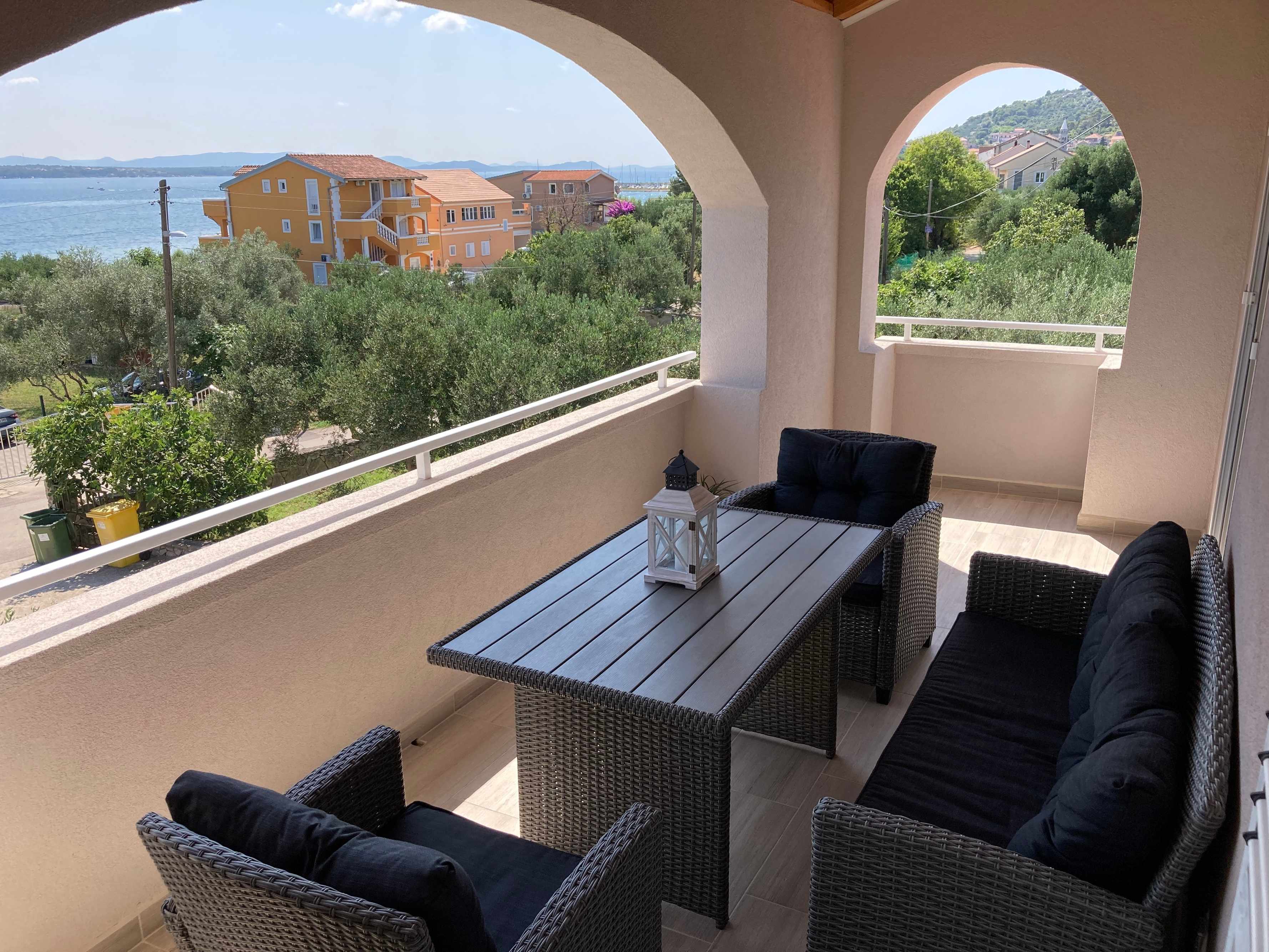 2-Zimmer-Ferienwohnung mit Terrasse und Meerblick Tkon, Pasman A-23194