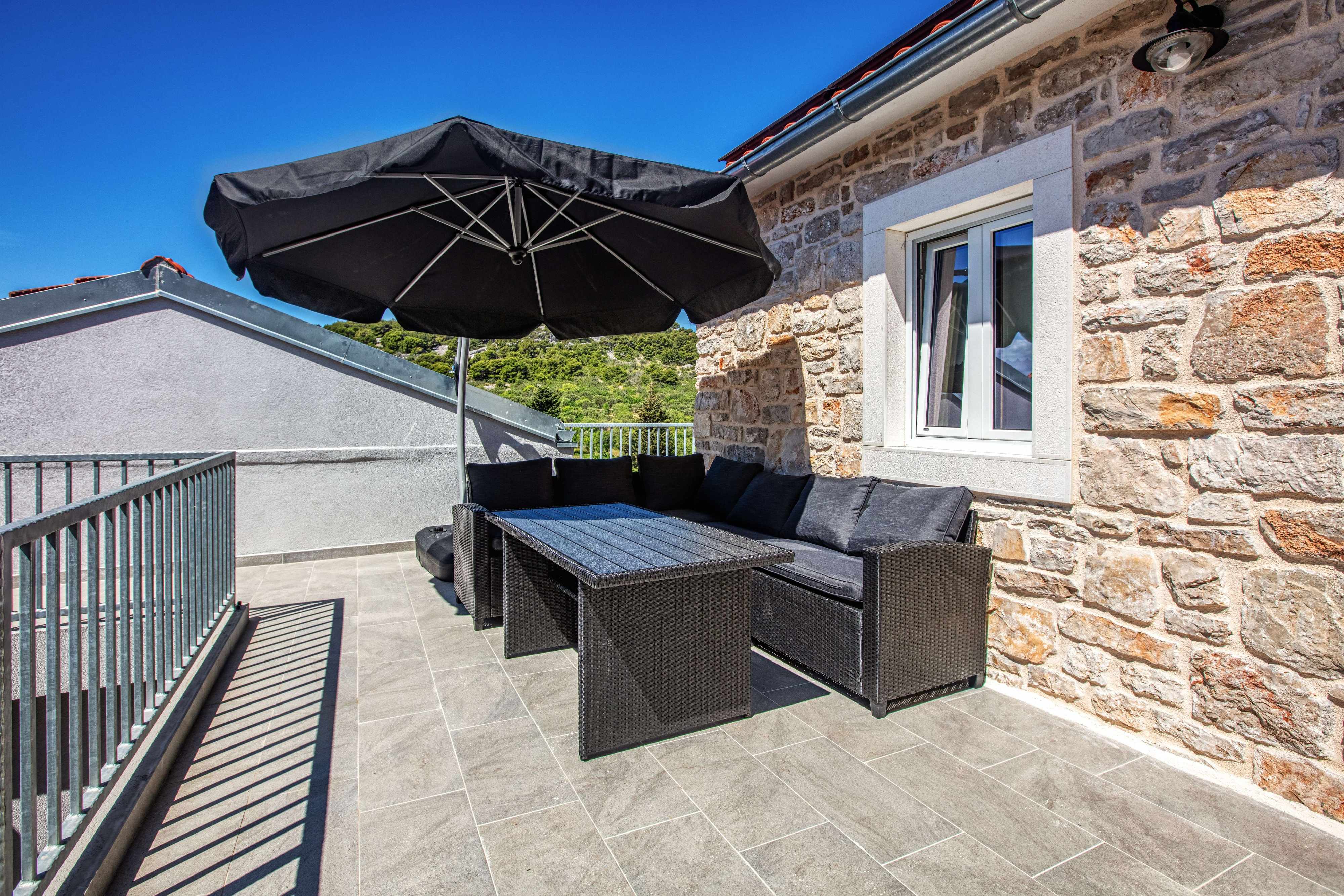 2-Zimmer-Haus mit Terrasse Murter K-23203