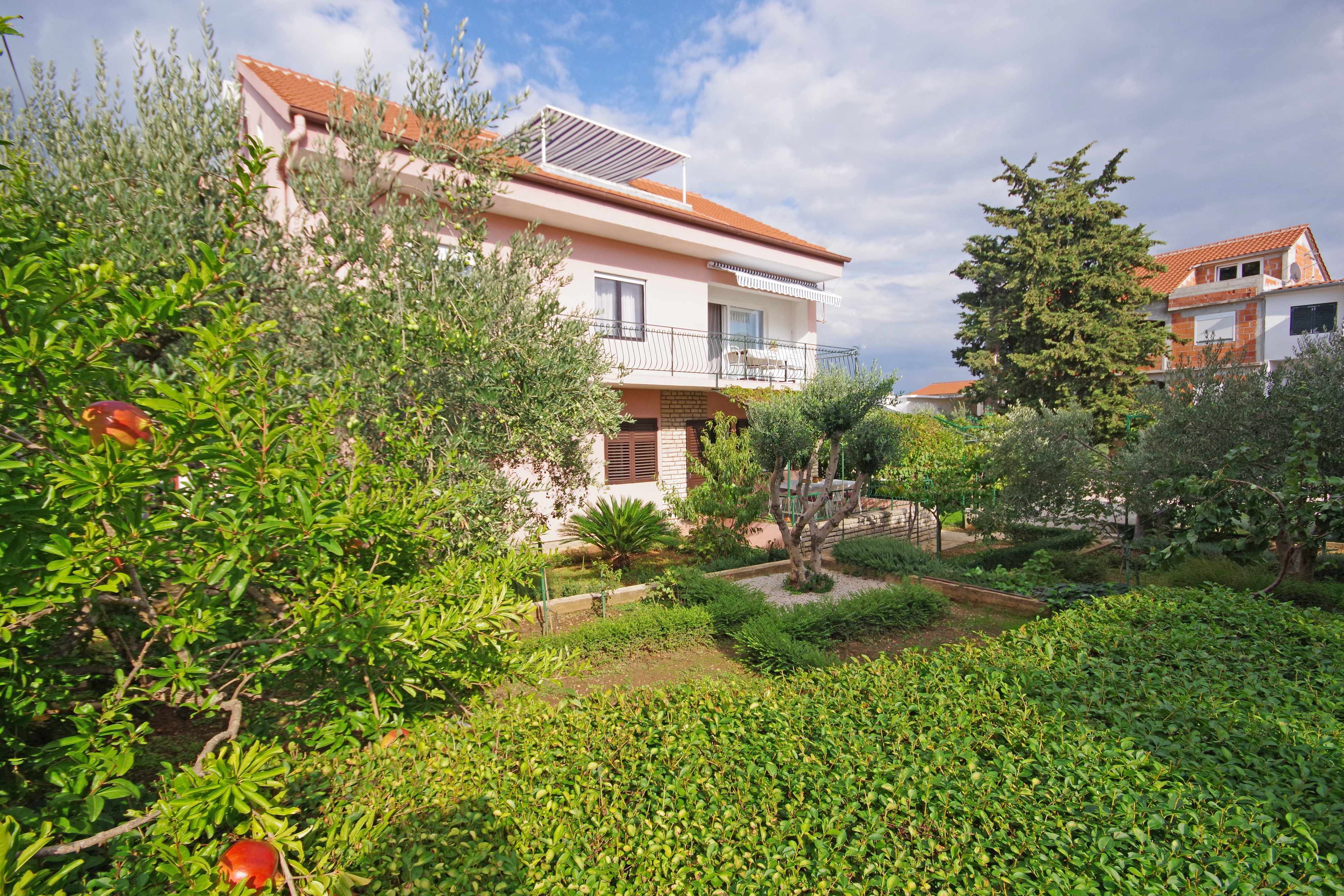 1-Zimmer-Ferienwohnung mit Terrasse Pirovac, Sibenik A-23285-a