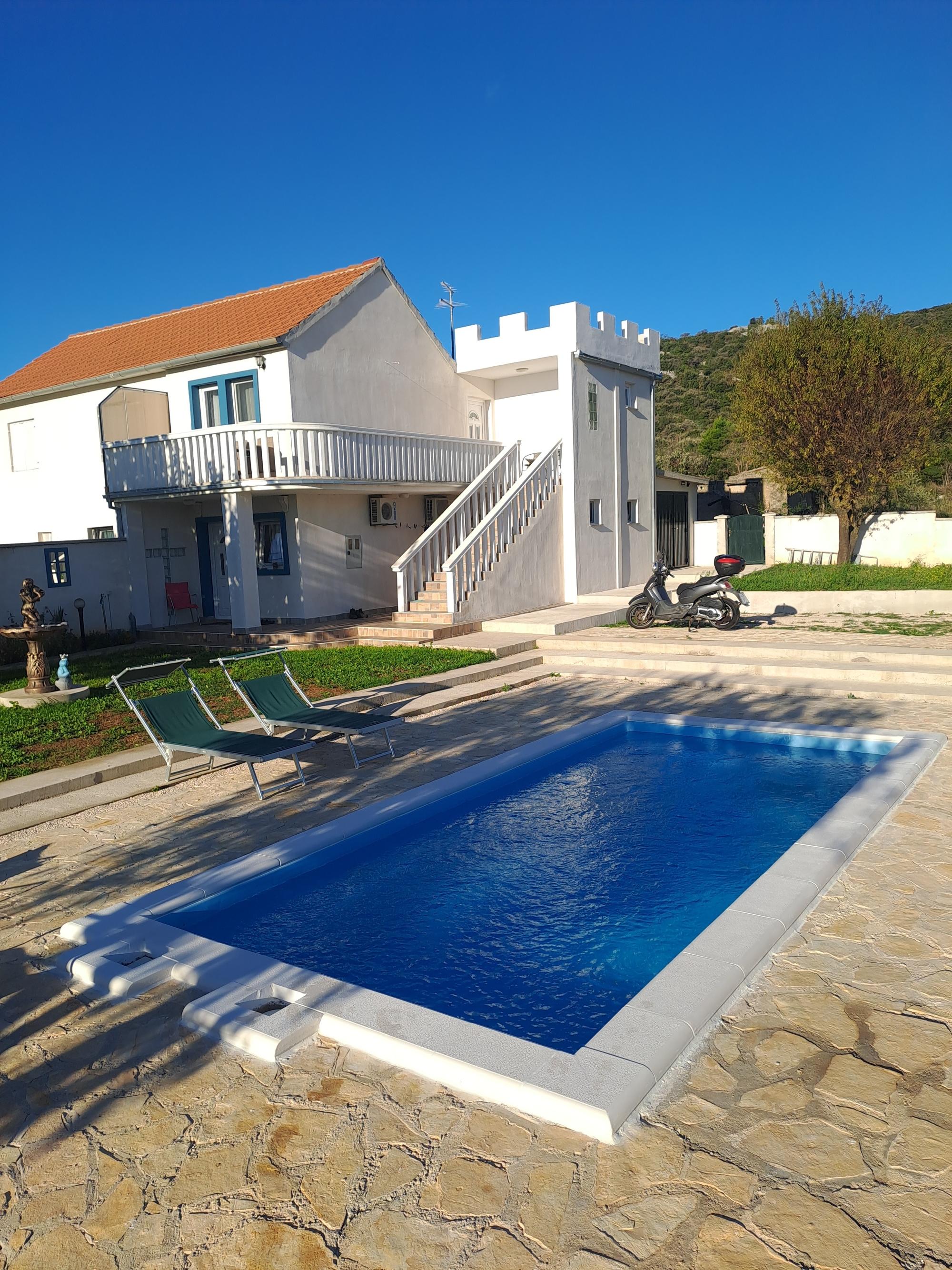 2-Zimmer-Haus mit Balkon Dazlina, Sibenik K-23303