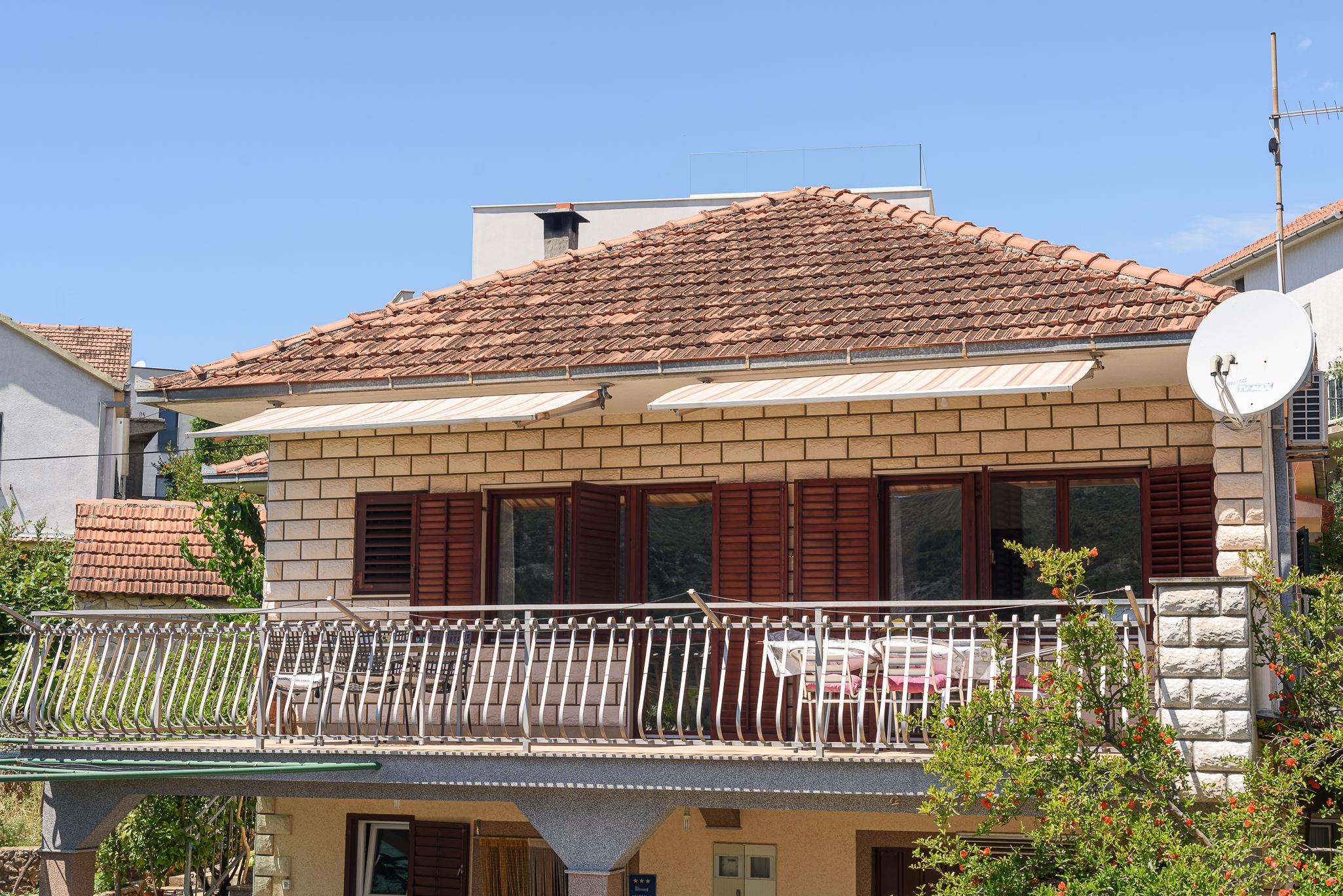 3-Zimmer-Ferienwohnung mit Terrasse und Meerblick Marina, Trogir A-233