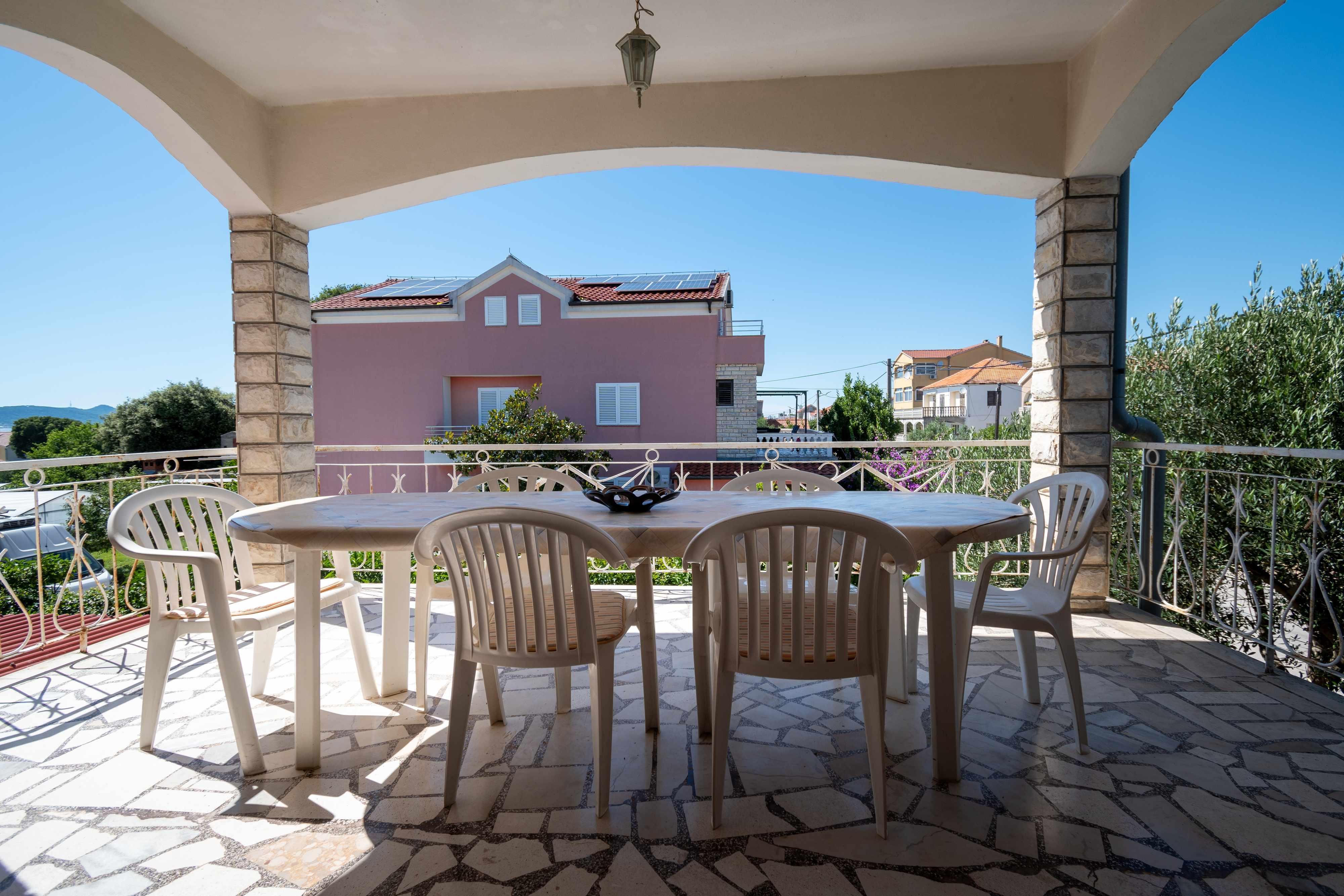 3-Zimmer-Ferienwohnung mit Terrasse und Meerblick Bibinje, Zadar A-233