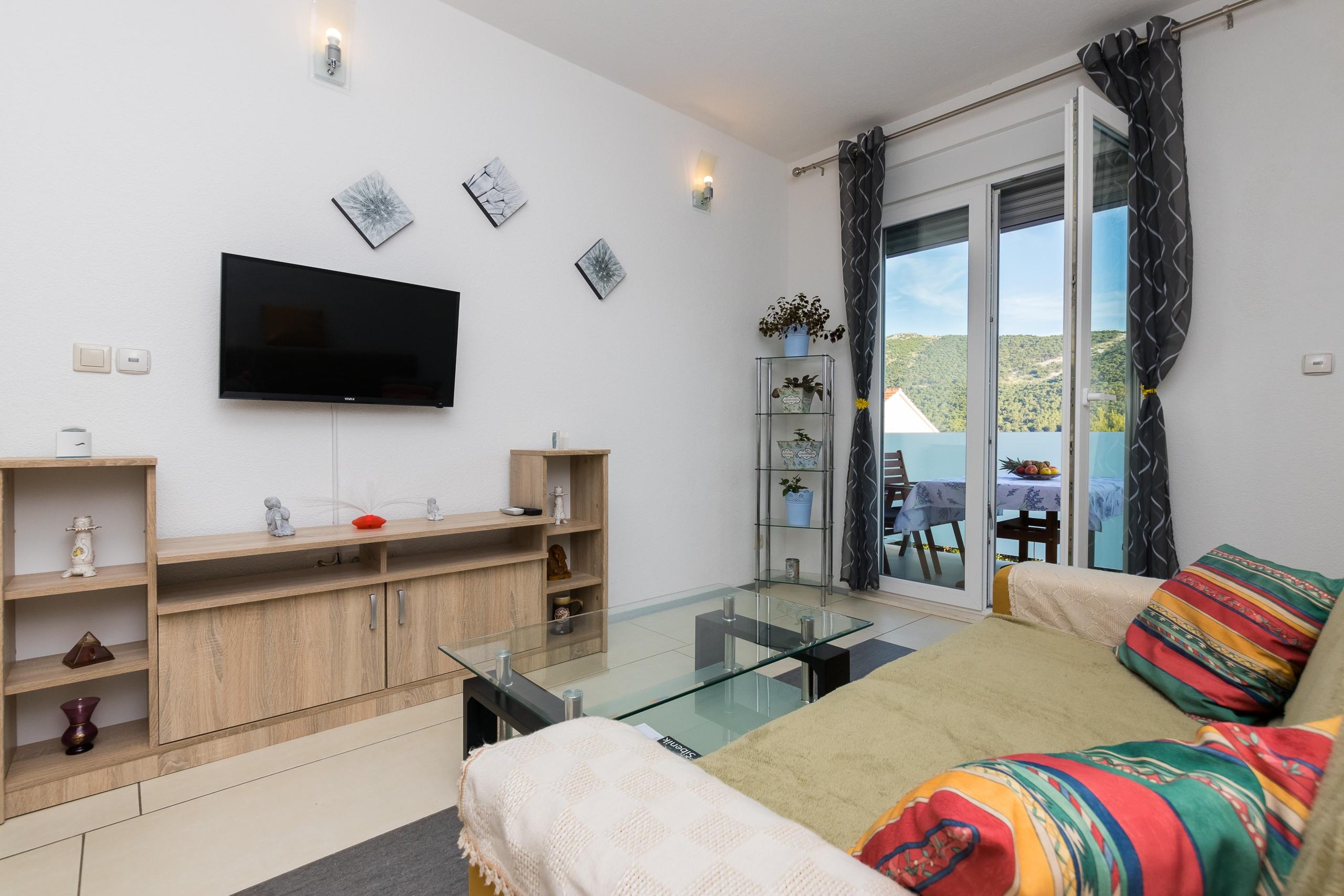 3-Zimmer-Ferienwohnung mit Terrasse Grebastica, Sibenik A-17831-c