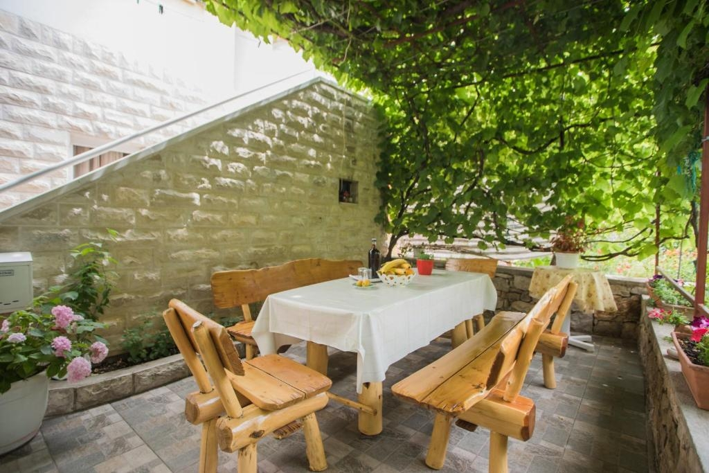 2-Zimmer-Ferienwohnung mit Balkon und Meerblick Brodarica, Sibenik A-2