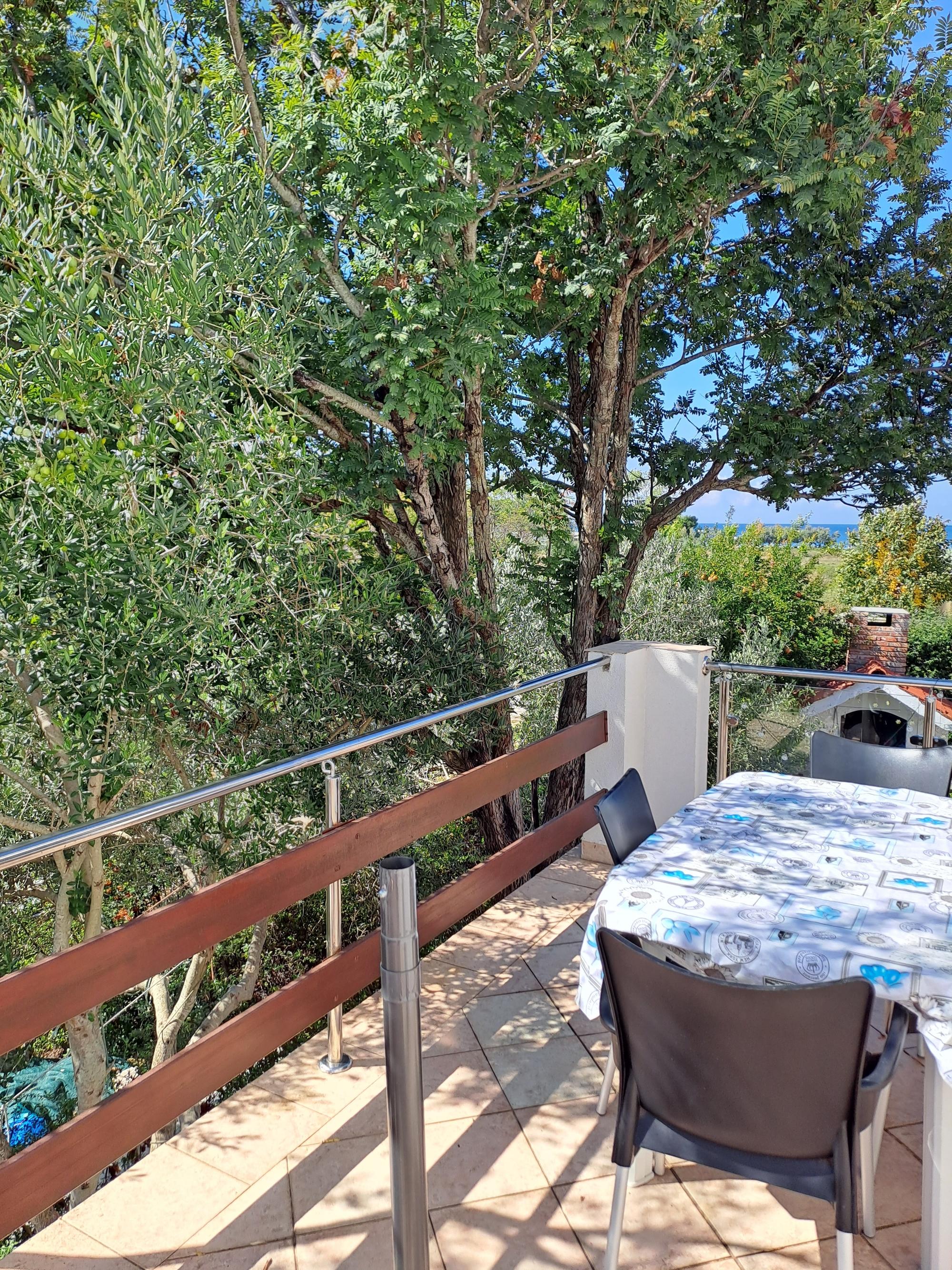 2-Zimmer-Ferienwohnung mit Terrasse und Meerblick Petrcane, Zadar A-23