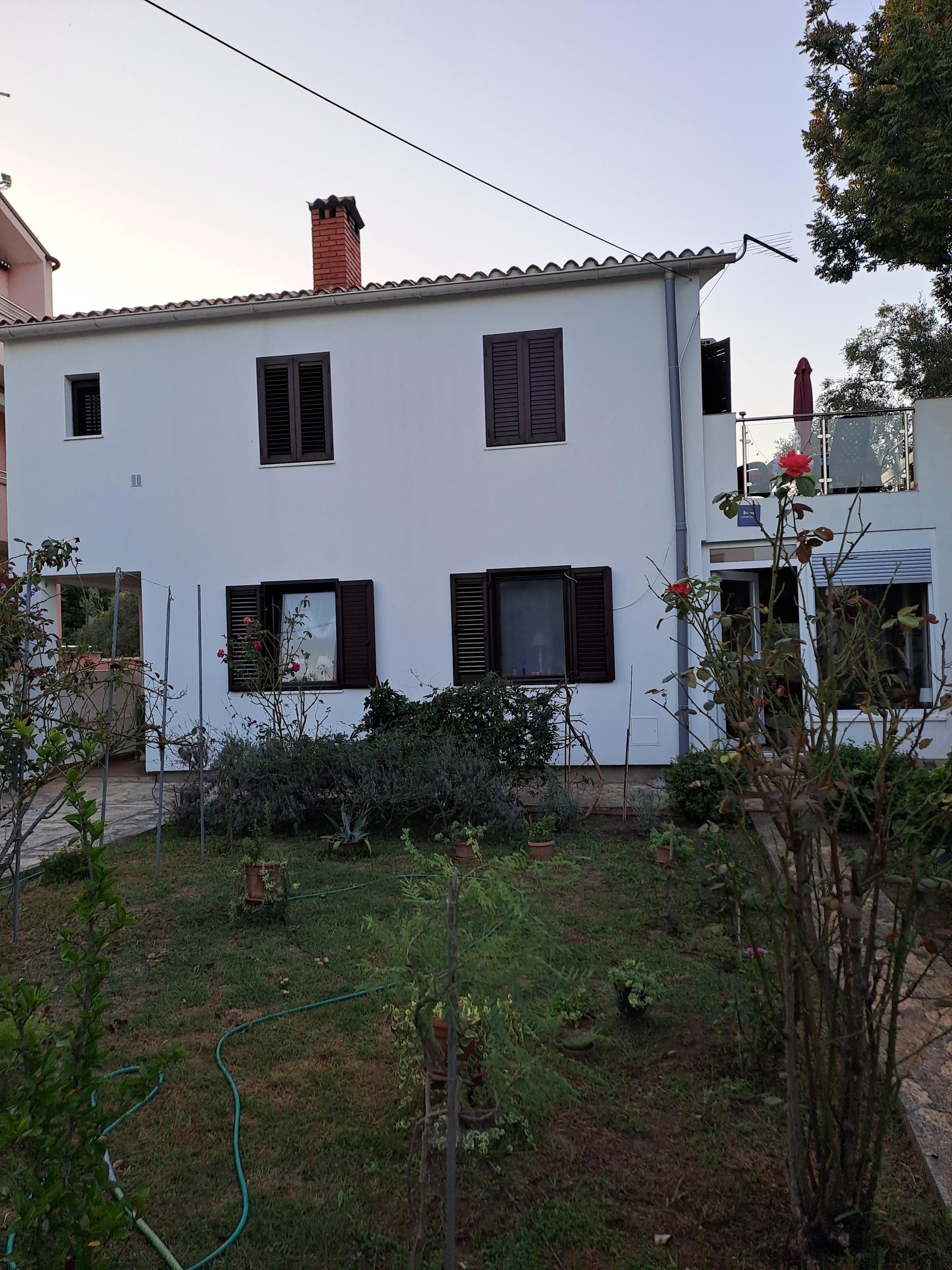 2-Zimmer-Ferienwohnung mit Terrasse und Meerblick Petrcane, Zadar A-23