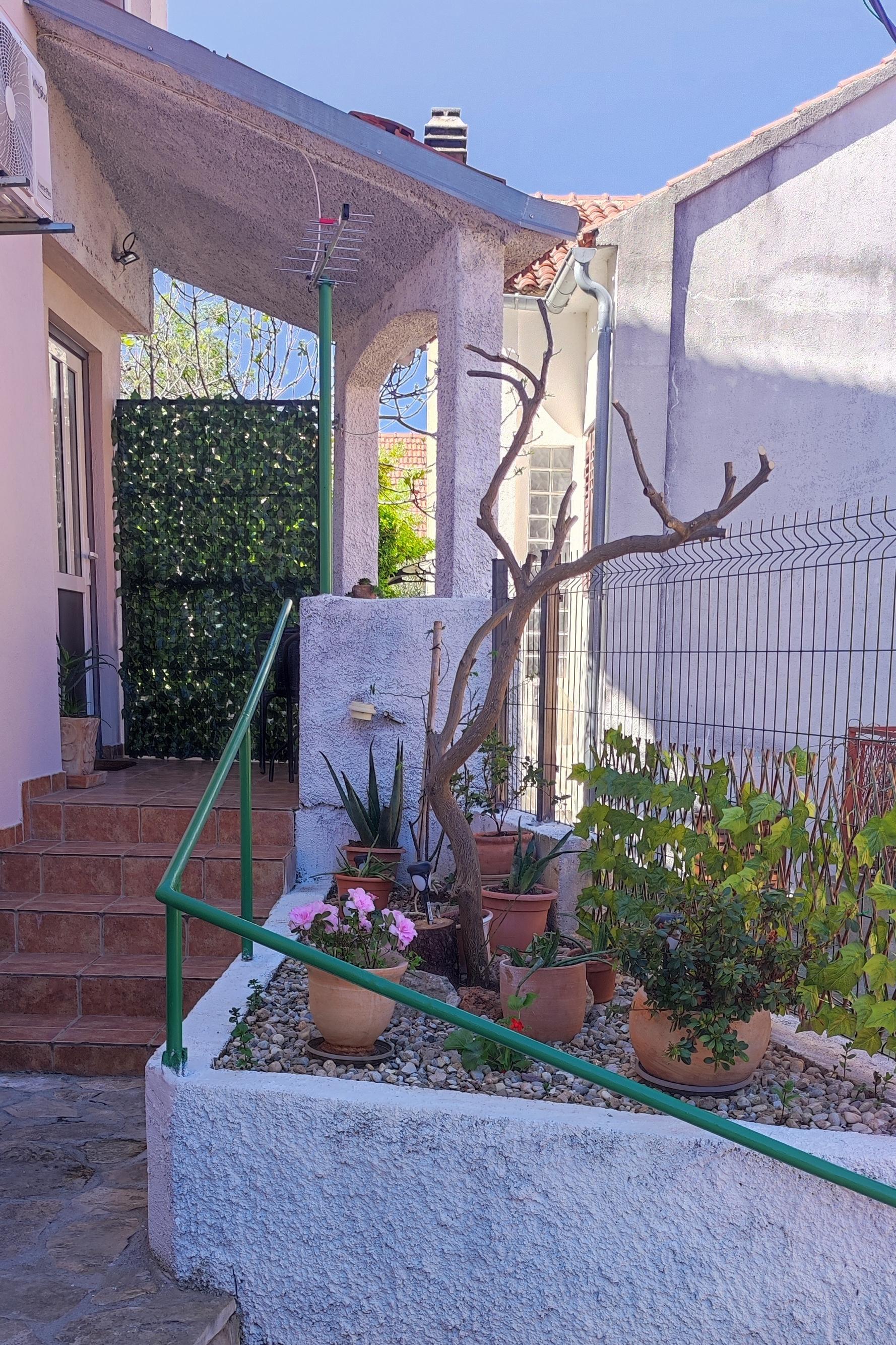 1-Zimmer-Ferienwohnung mit Terrasse Sibenik A-23783-a