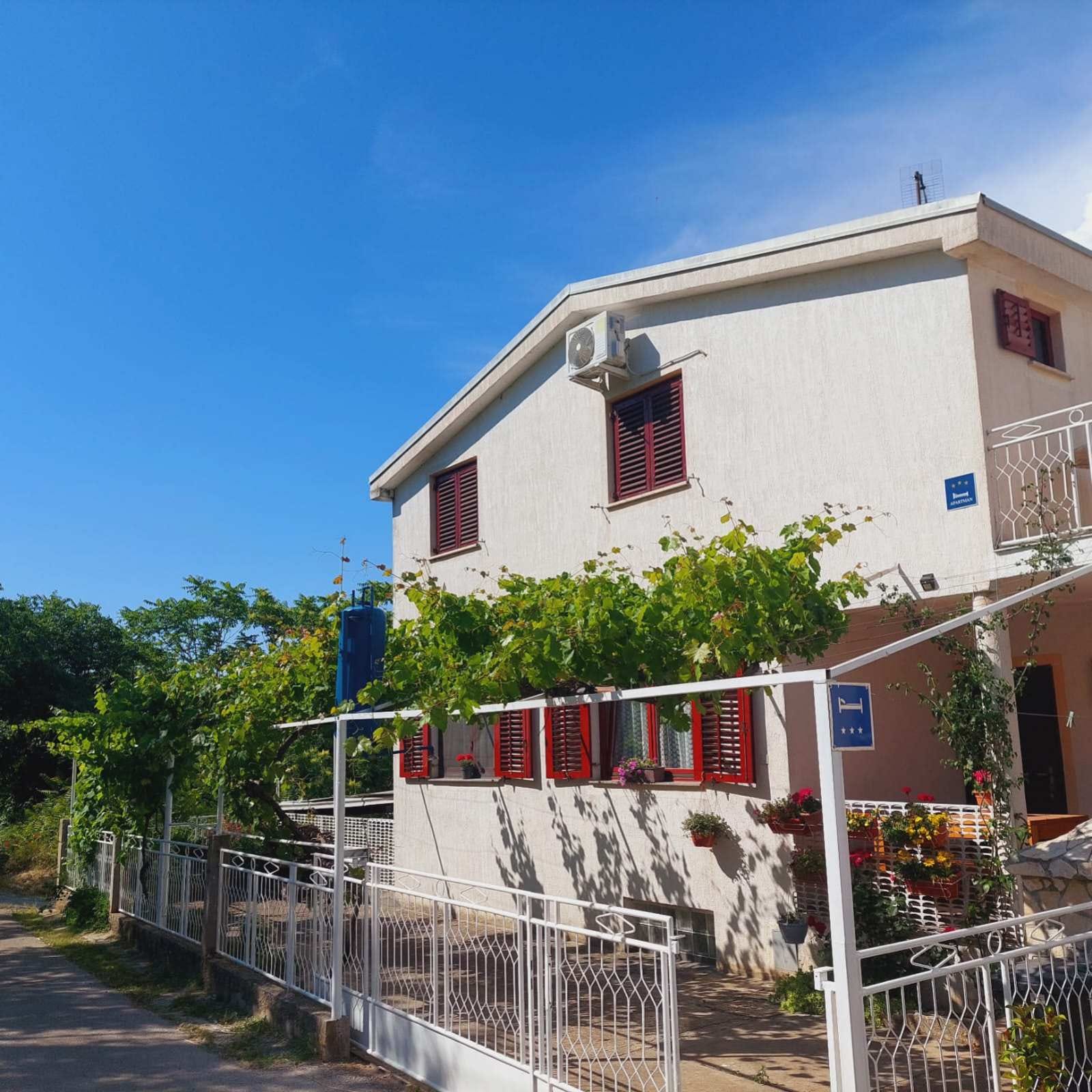 Charmante Ferienwohnung in Tisno auf Murter, Sat-TV und Klimaanlage