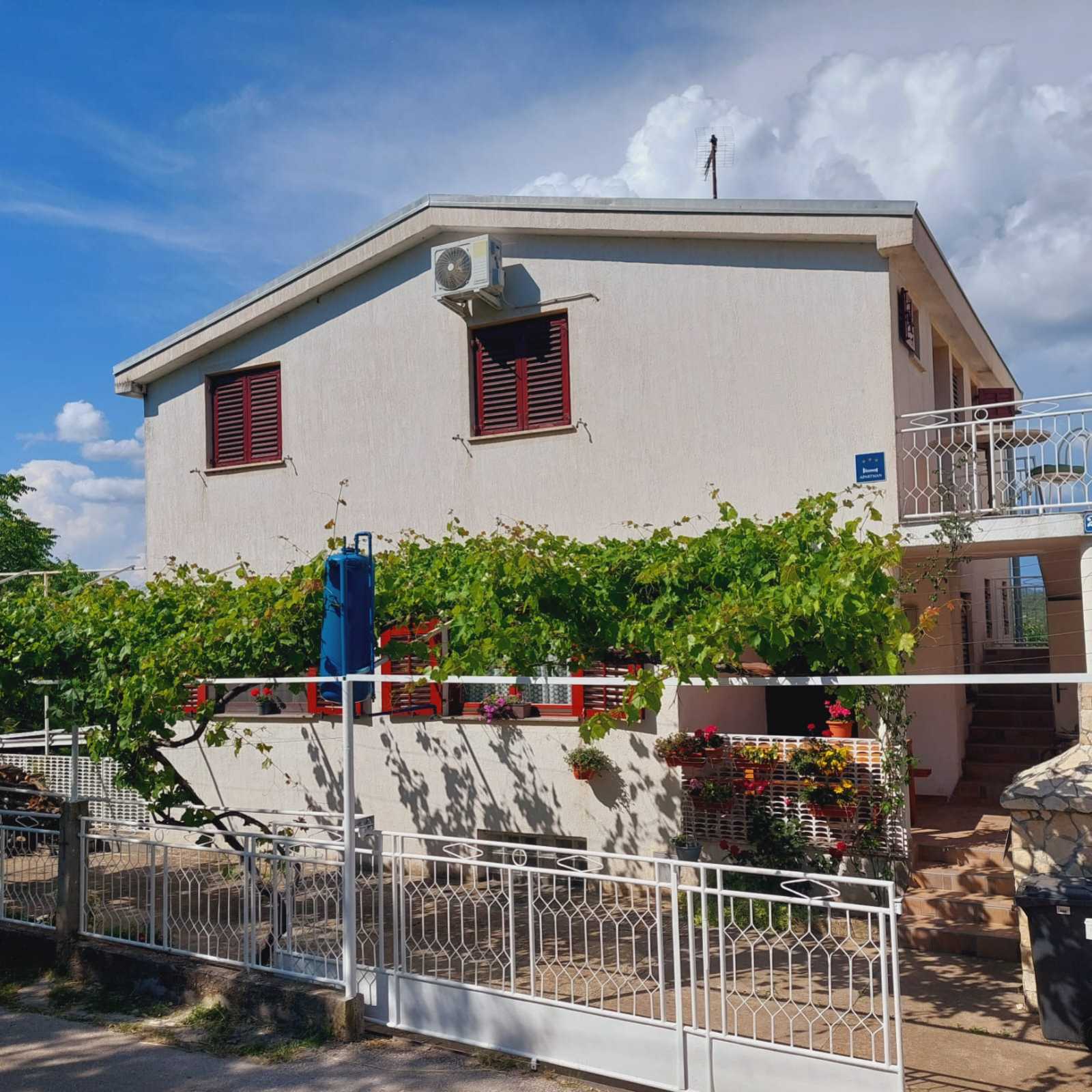 Traumhaftes Apartment in Tisno, Klimaanlage und Grill