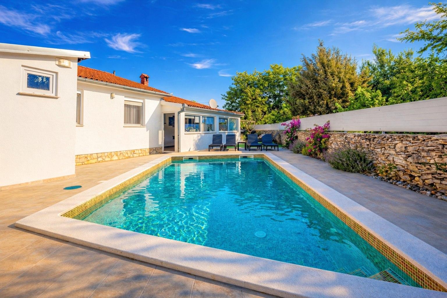 Ferienhaus mit Pool, Billard, Tischtennis und Darts
