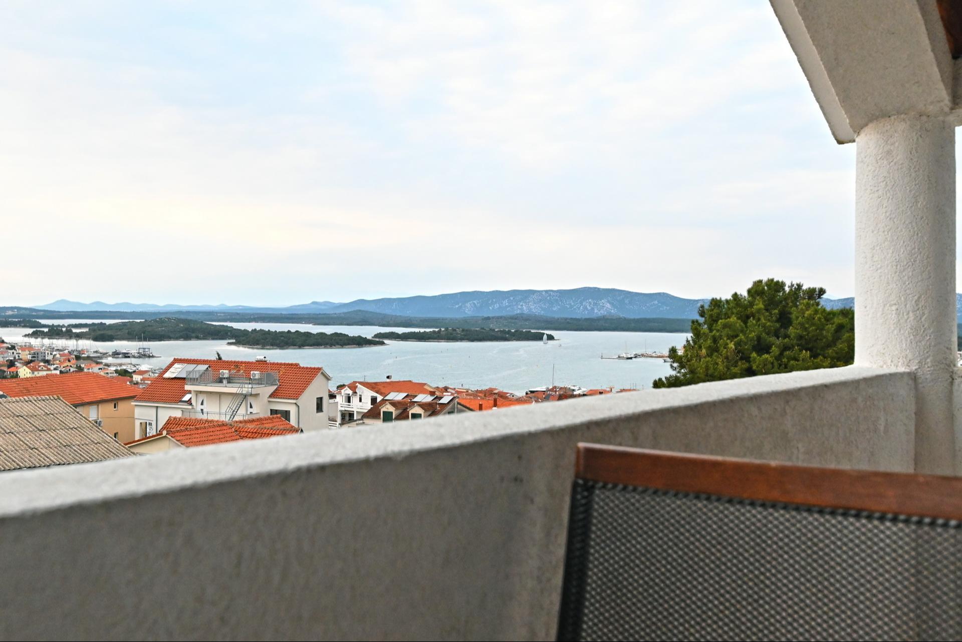 Apartment mit 2 Schlafzimmern, Balkon und Meerblick