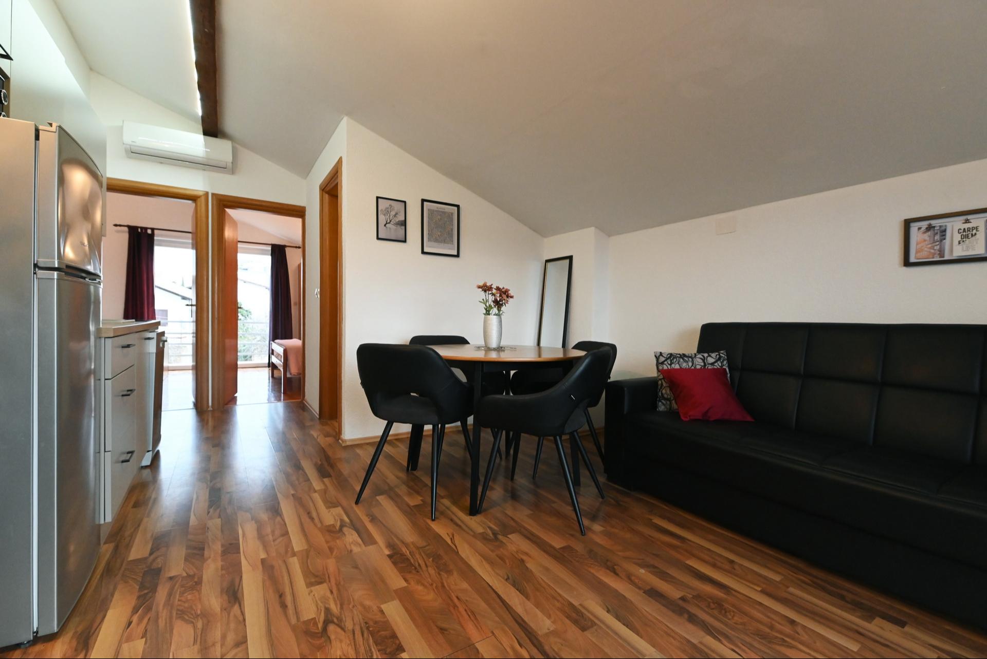 Apartment mit 2 Schlafzimmern, Balkon und Meerblick