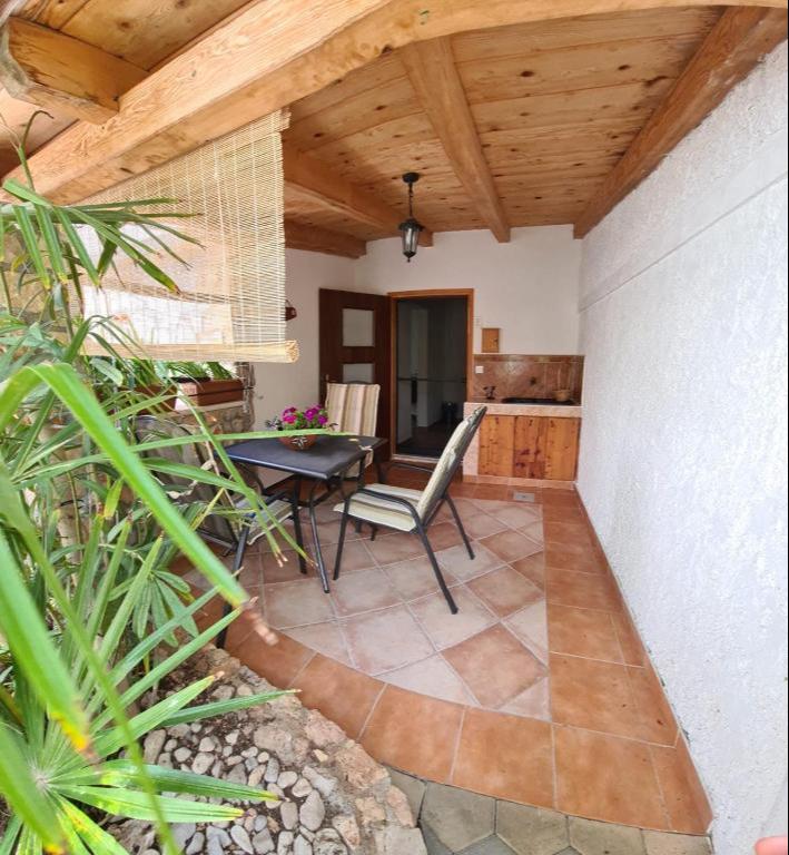 Schönes Apartment mit Terrasse und Gartenblick