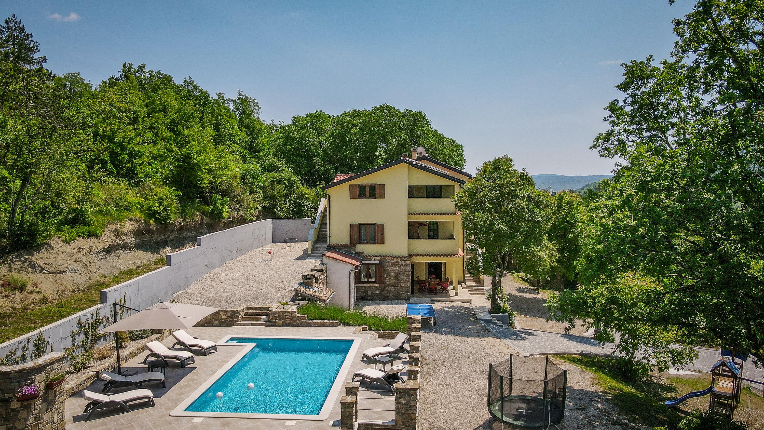 Authentisches Steinhaus mit Pool in Zentralistrien