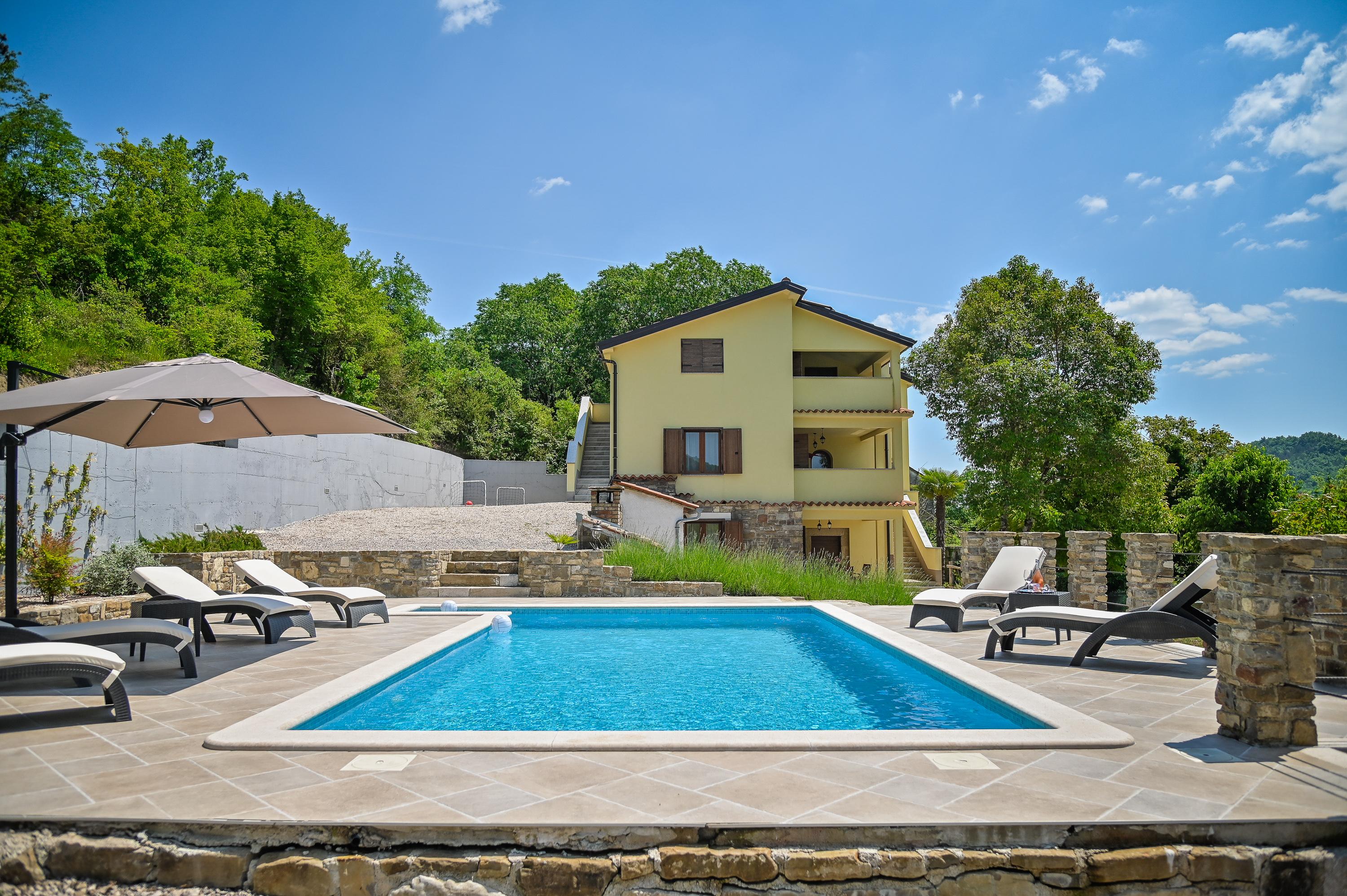Authentisches Steinhaus mit Pool in Zentralistrien