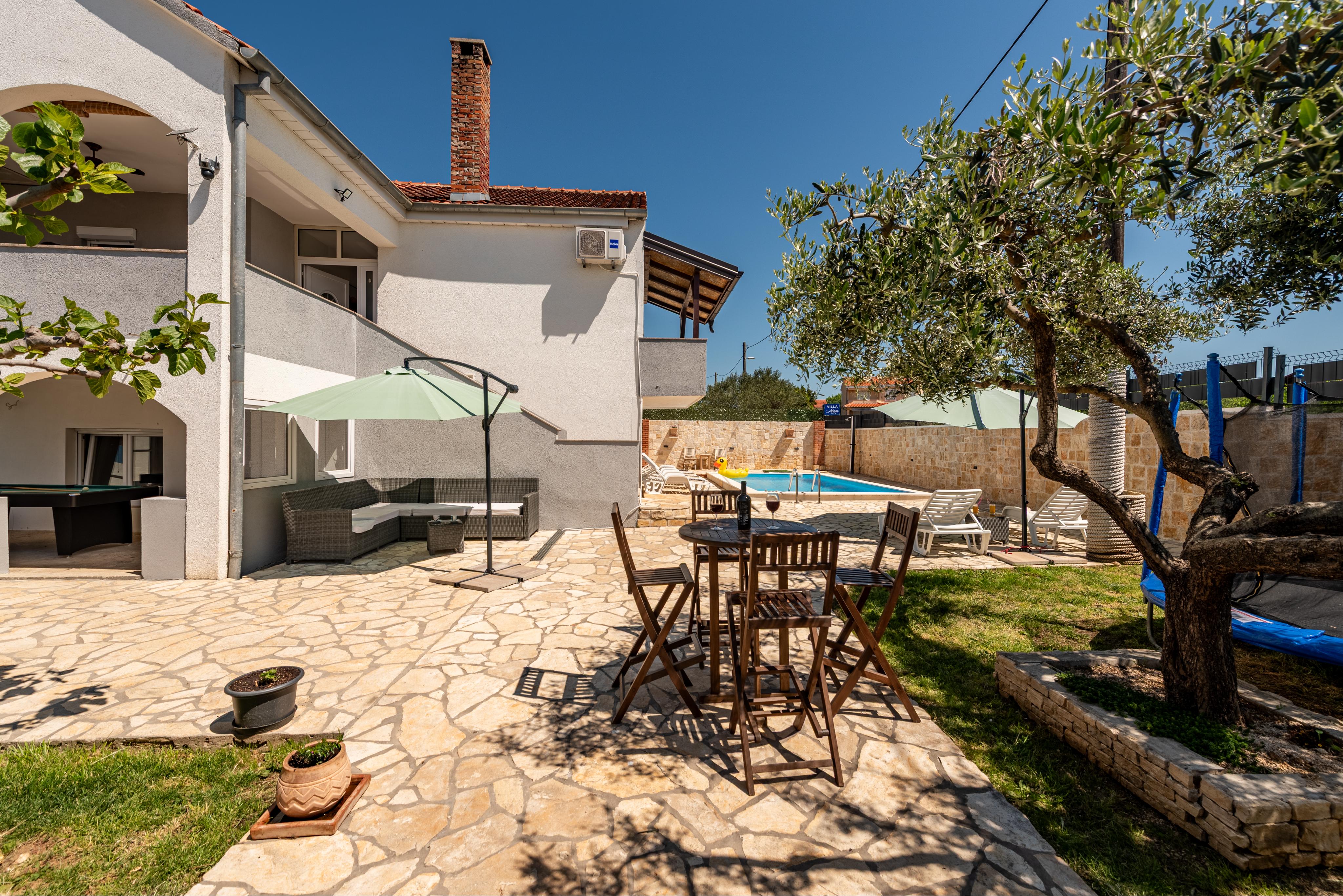 Charmante Villa mit Pool nahe Zadar