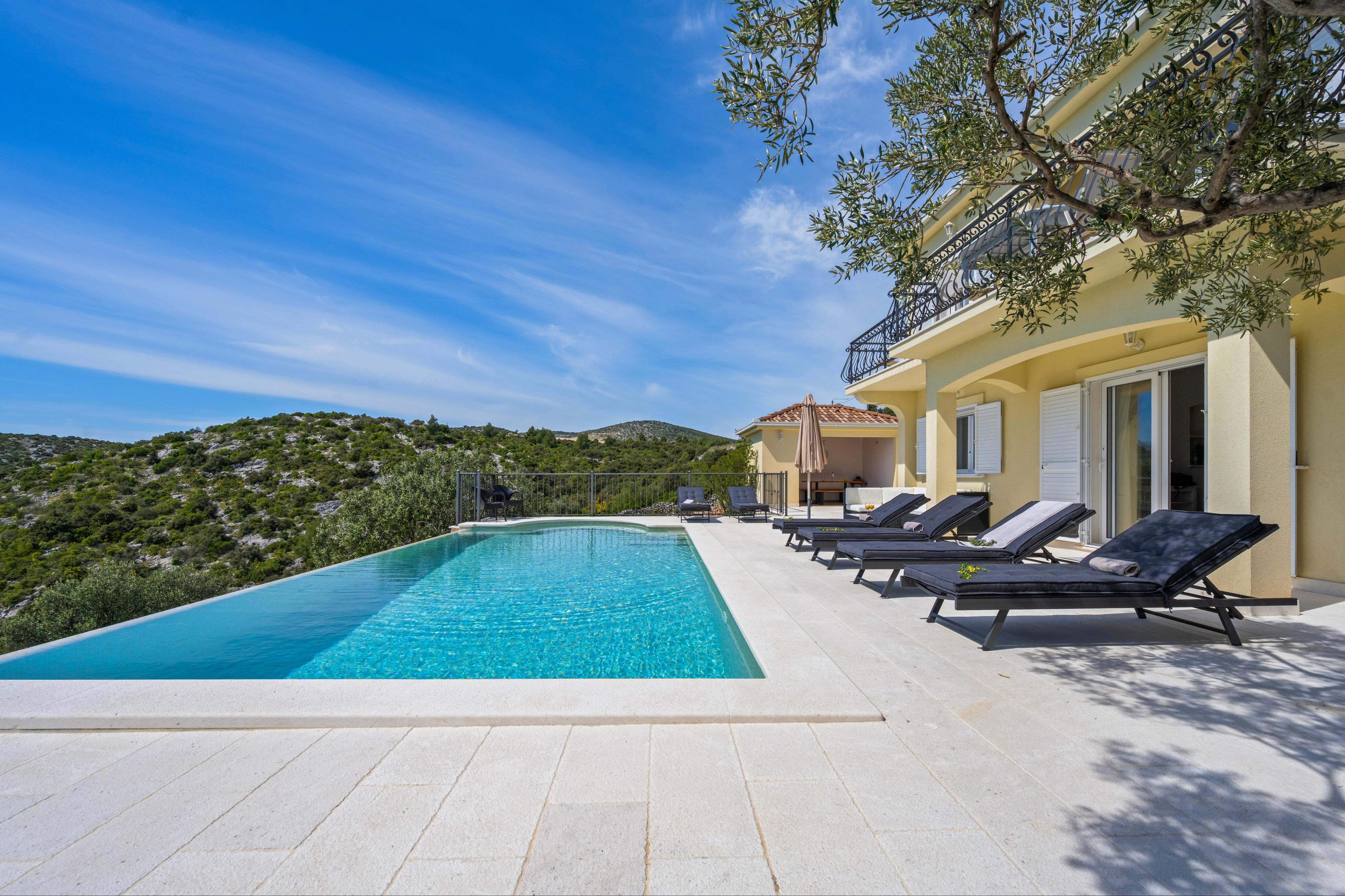 Moderne Villa mit Pool