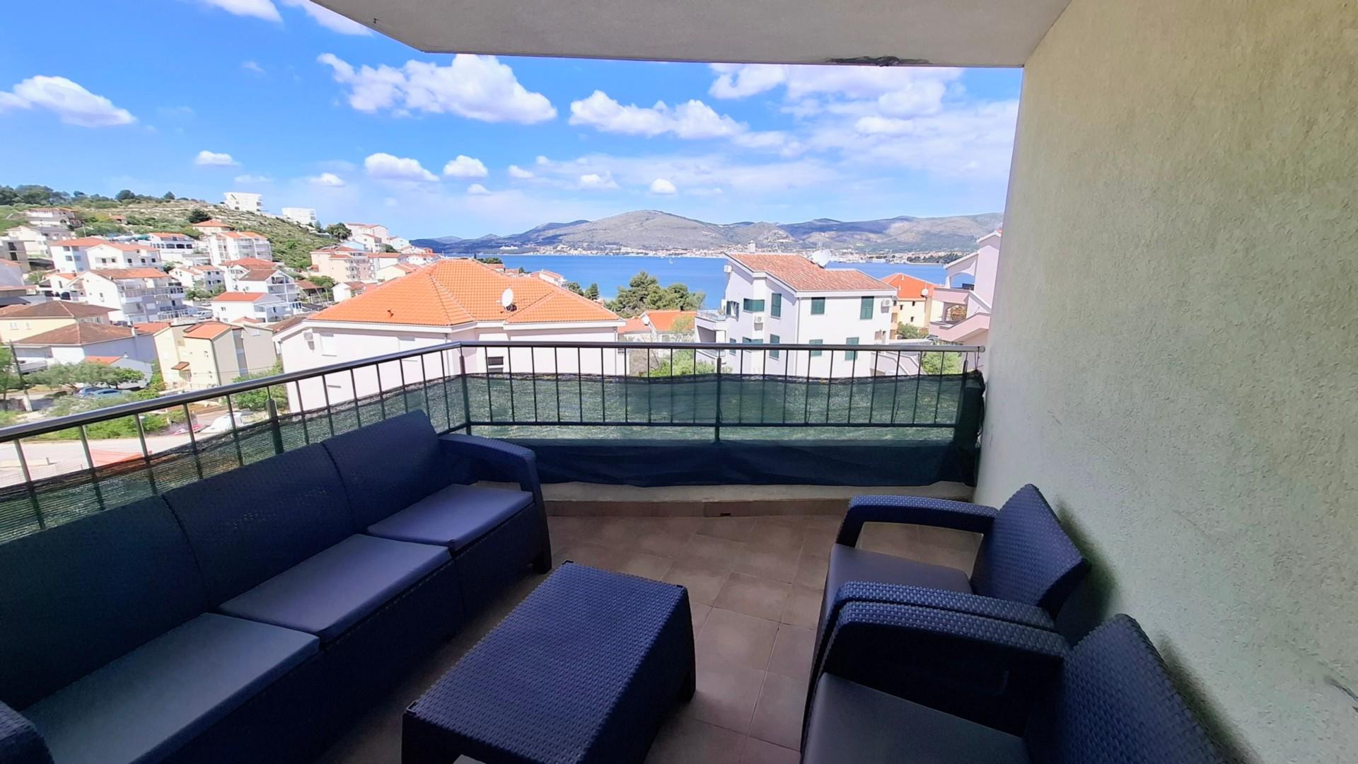 Ferienwohnung mit Meerblick in Okrug Gornji nahe dem Strand