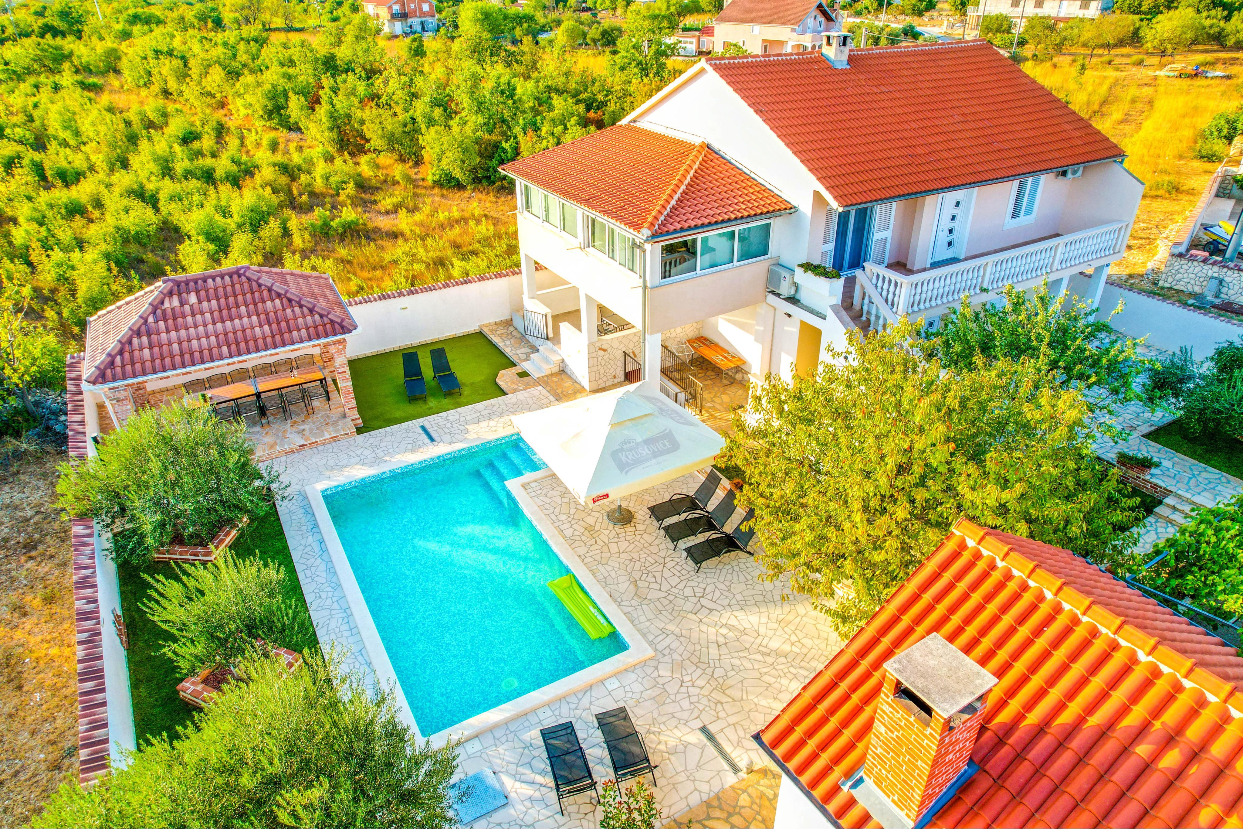 Schönes Ferienhaus mit Pool
