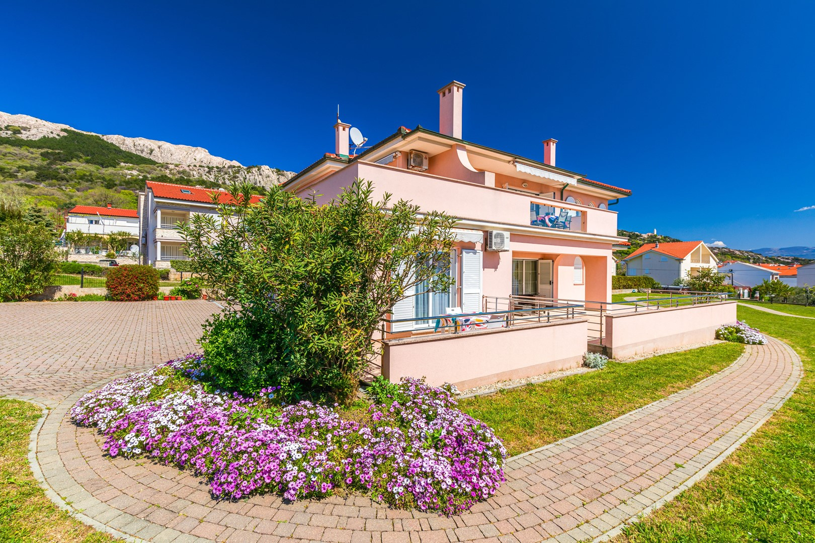 Klimatisiertes Studio-Apartment mit Terrasse