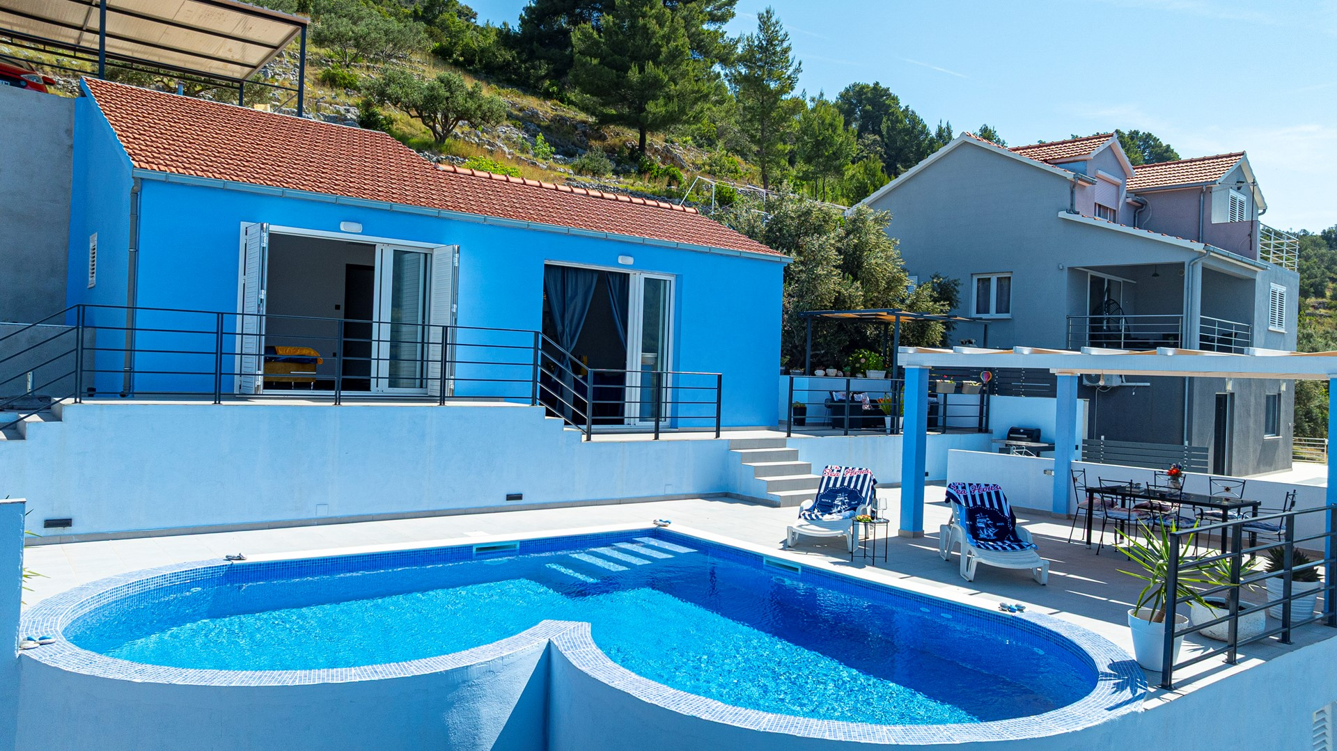 Strandnahes Ferienhaus mit Pool in Vela Luka