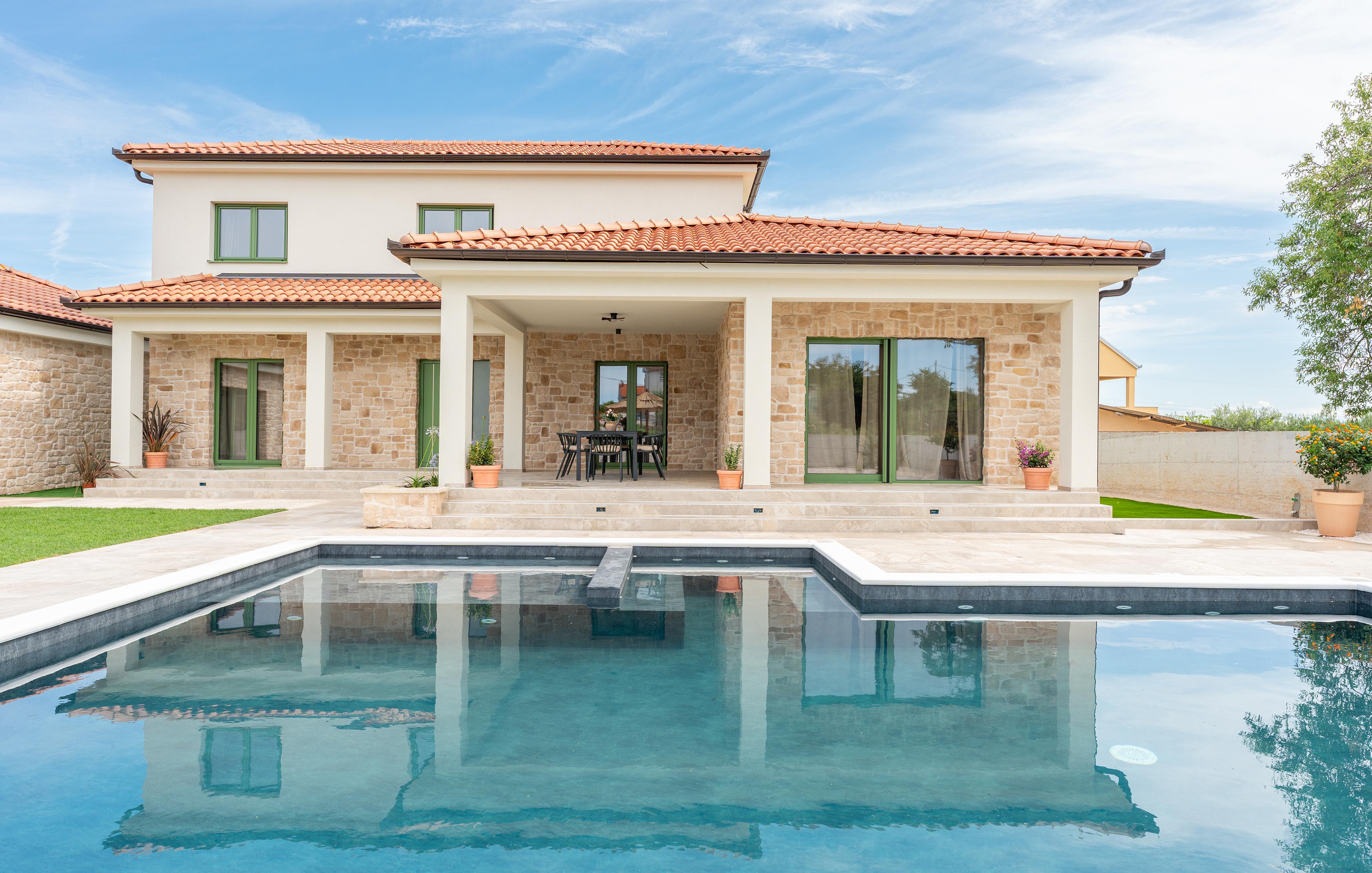 Schöne Villa in Biograd mit Pool 