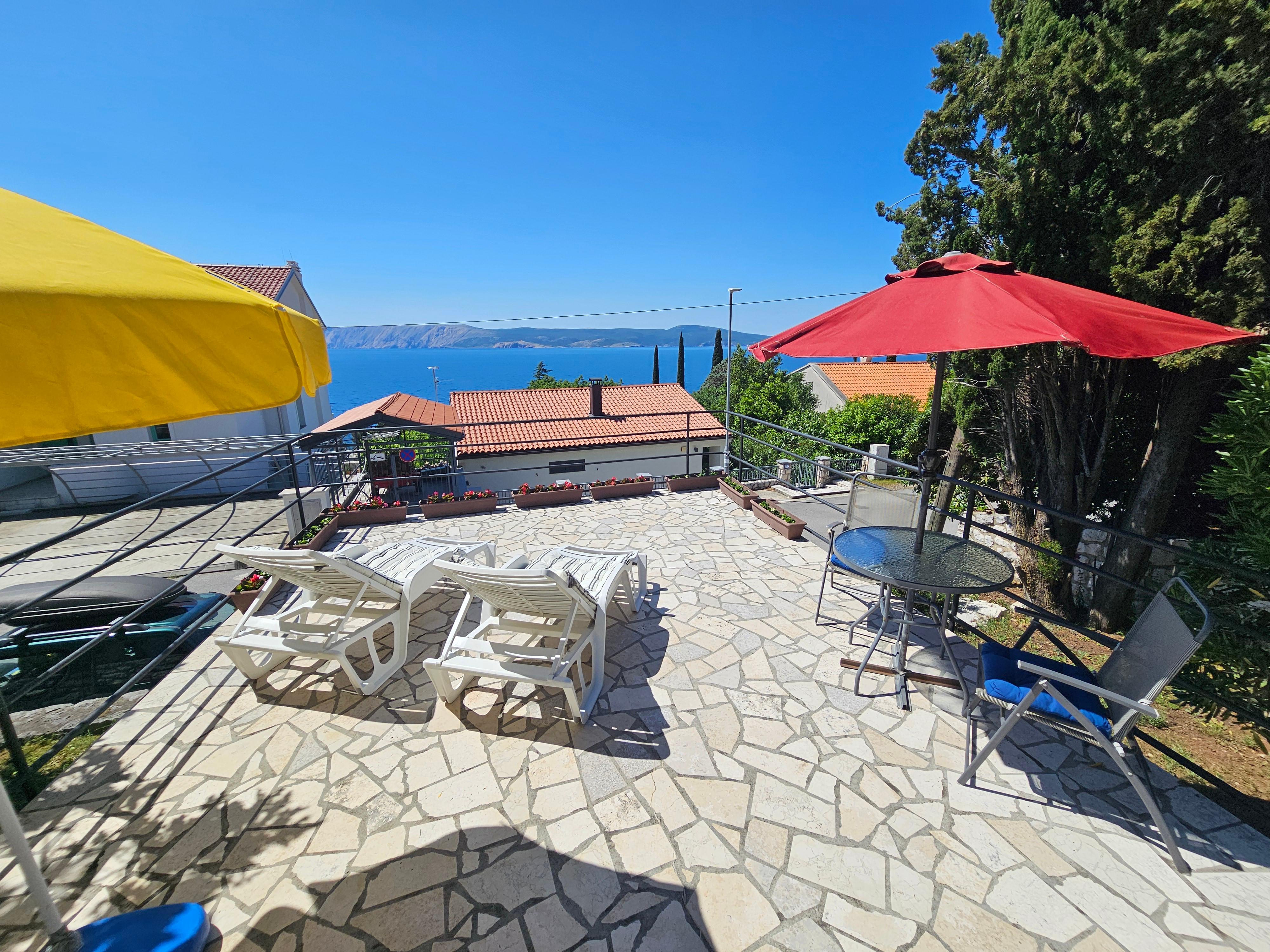 Apartment mit große Terrasse und Grill nähe Meer