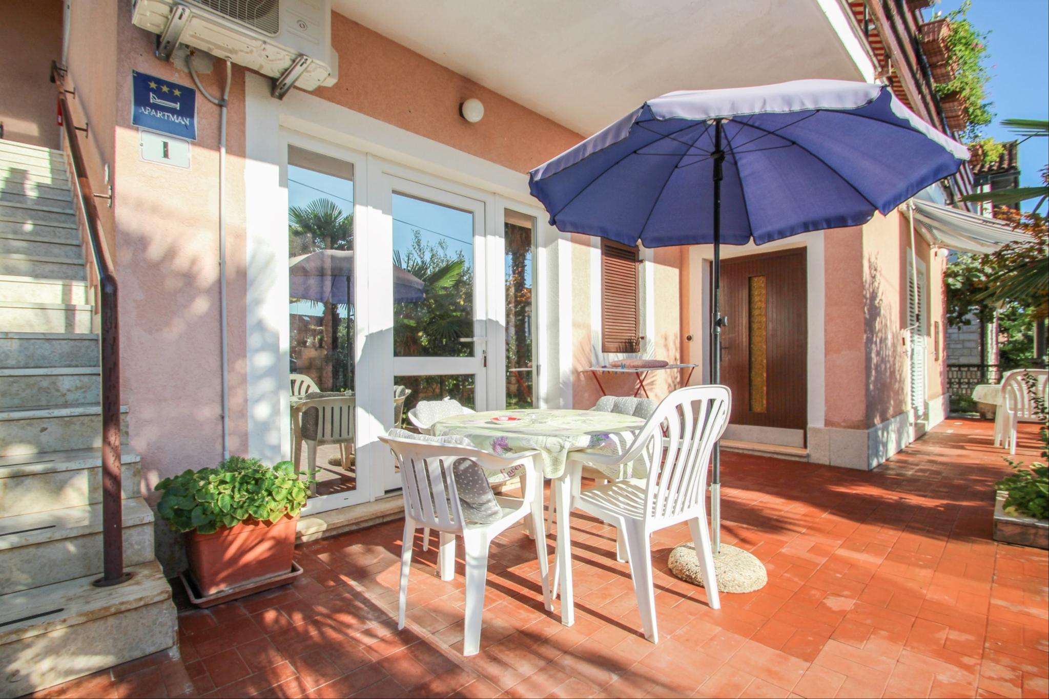Ideal für 2 ist dieses Erdgeschoßstudio auf 25 m² - 350 m zum Strand