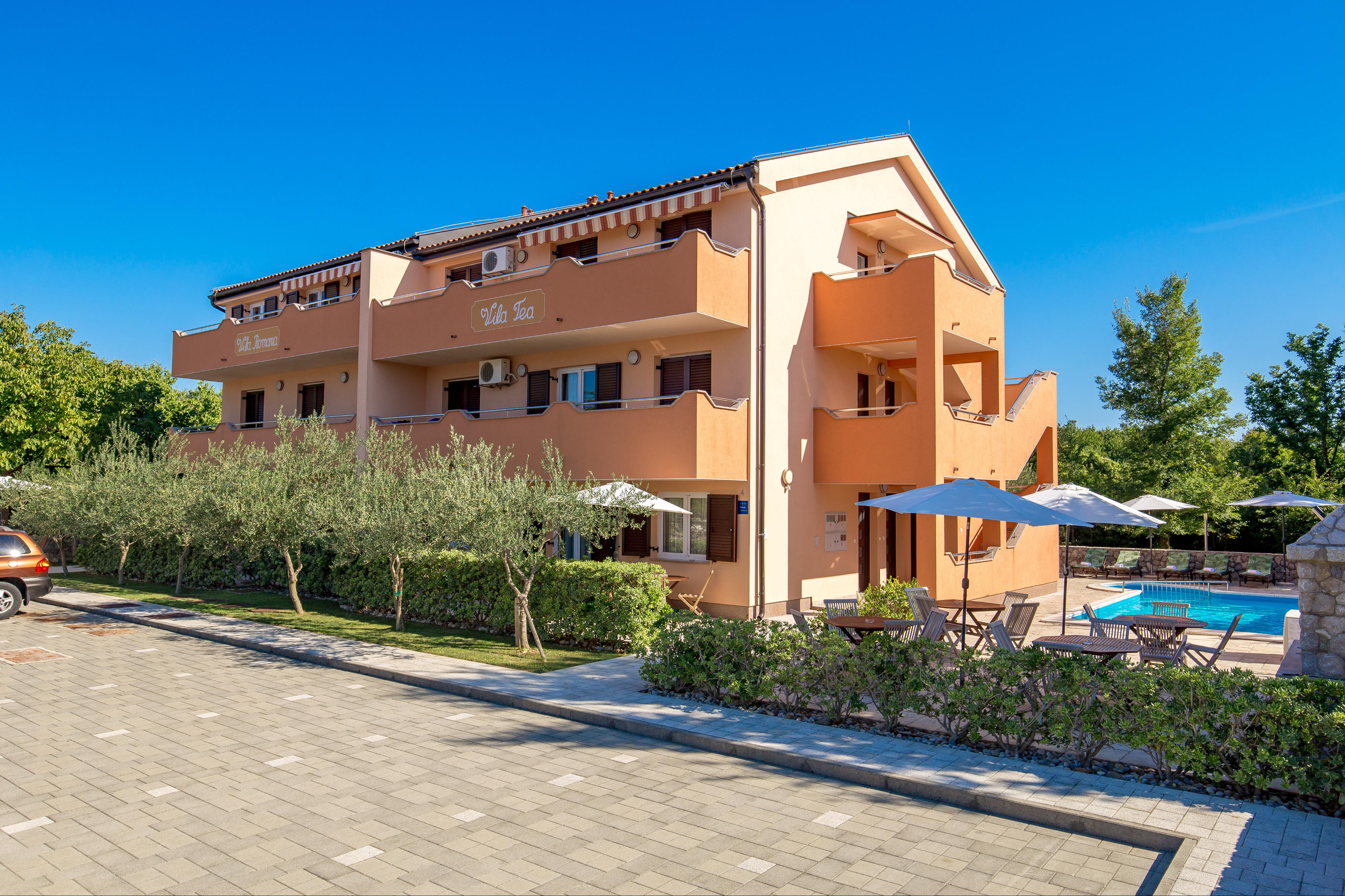 Top-moderne Unterkunft für 4-5 in der strandnahen Villa mit Pool