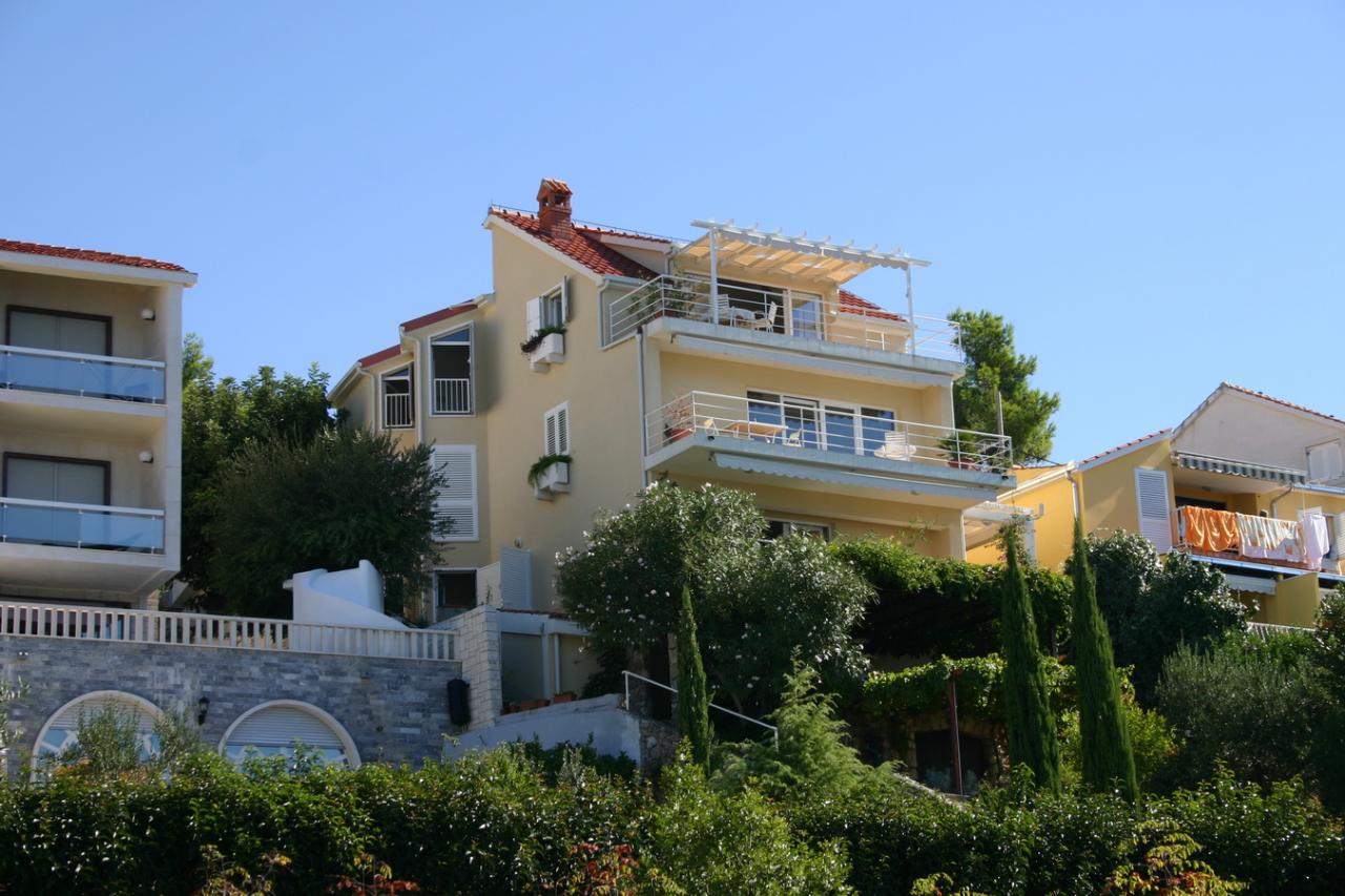 Urlaubsfeeling Fewo für 6-8 mit Meerblick in Nemira - 70 m zum Strand