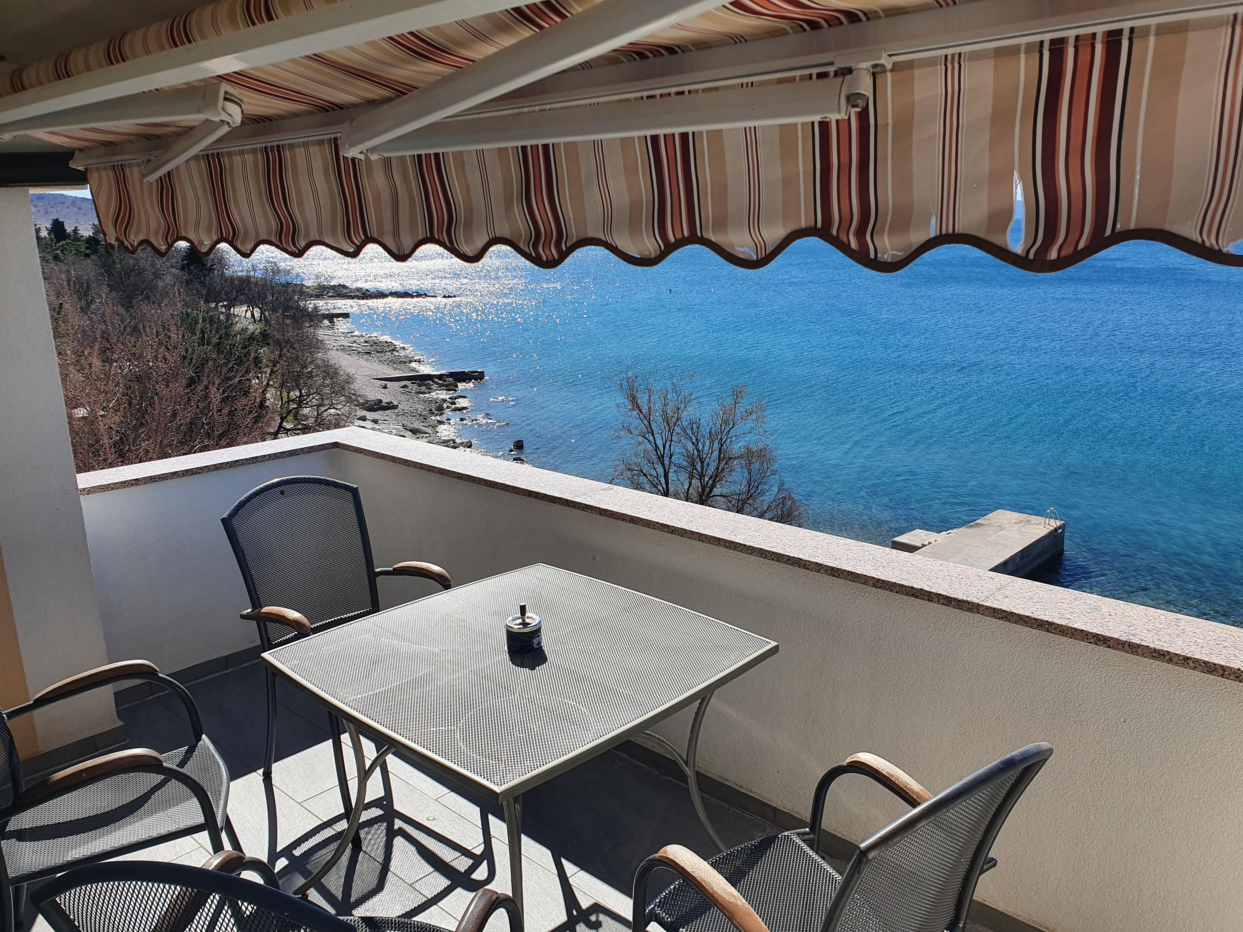 10 m zum Strand - moderne FeWo für 4-5 Pers. mit Klima, TV, WLAN